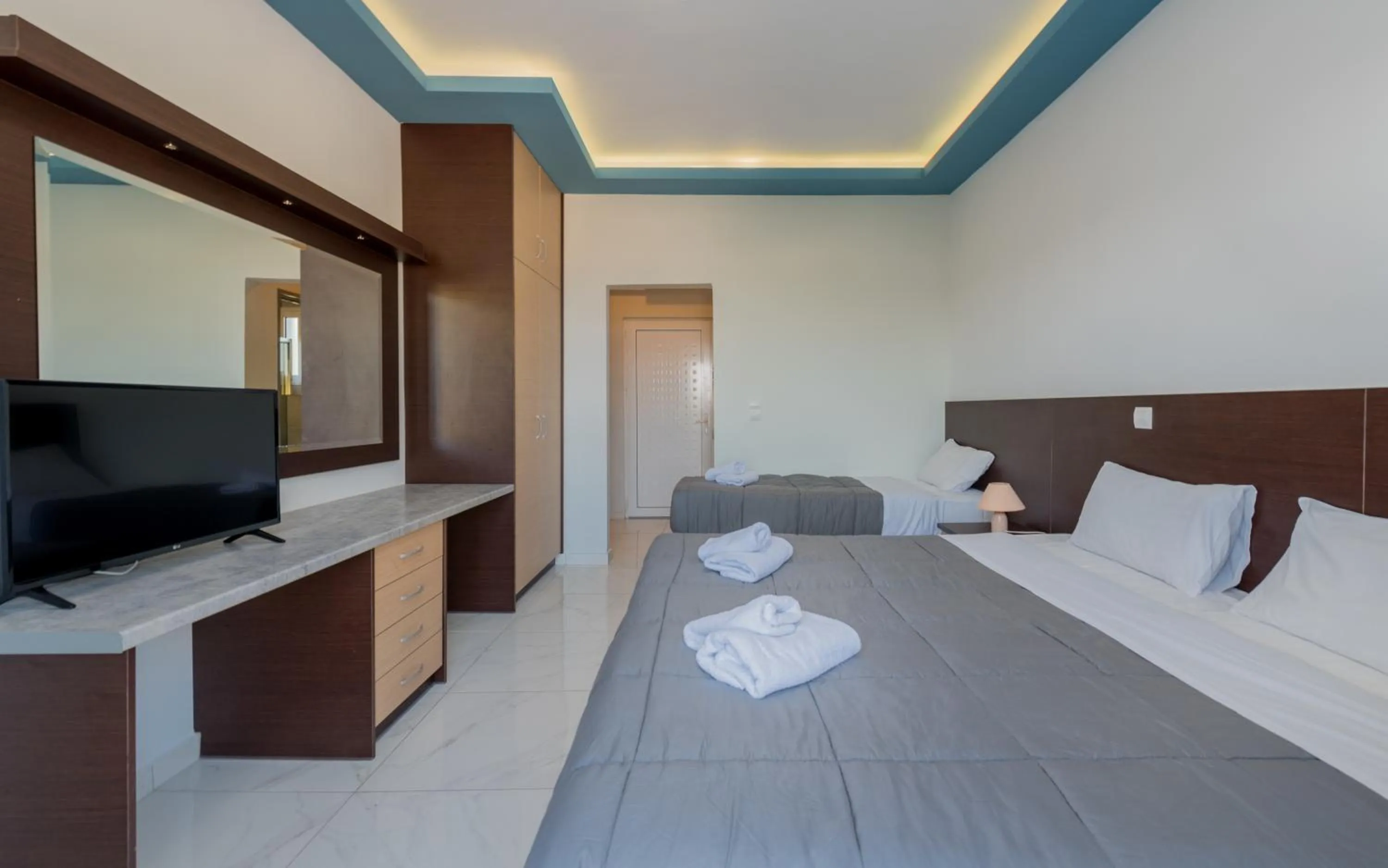 Photo of the whole room, Bed in Callinica Hotel