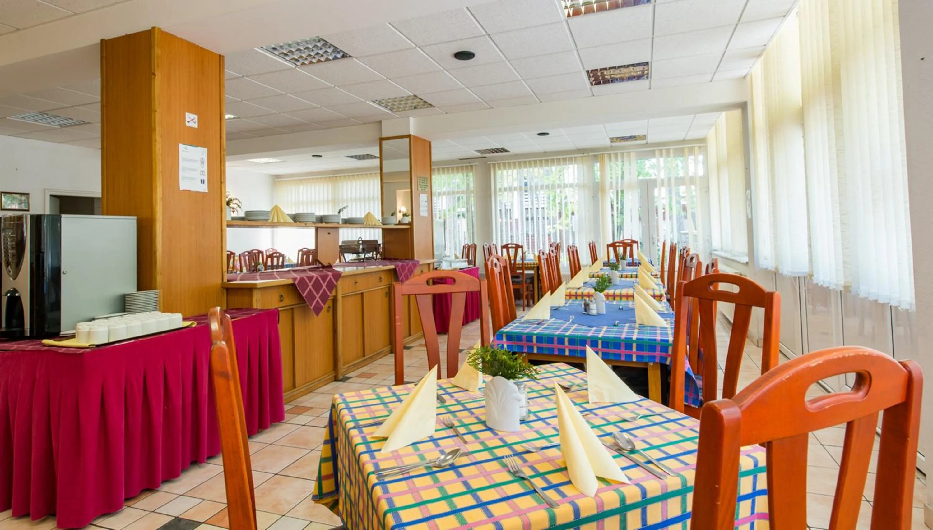 Restaurant/places to eat in Hotel Nostra