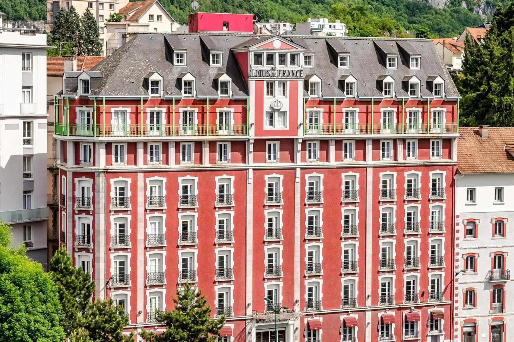 Property building in Hôtel Saint Louis de France