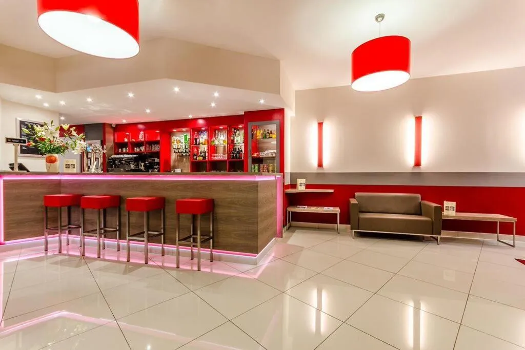 Lounge or bar in Hôtel Saint Louis de France