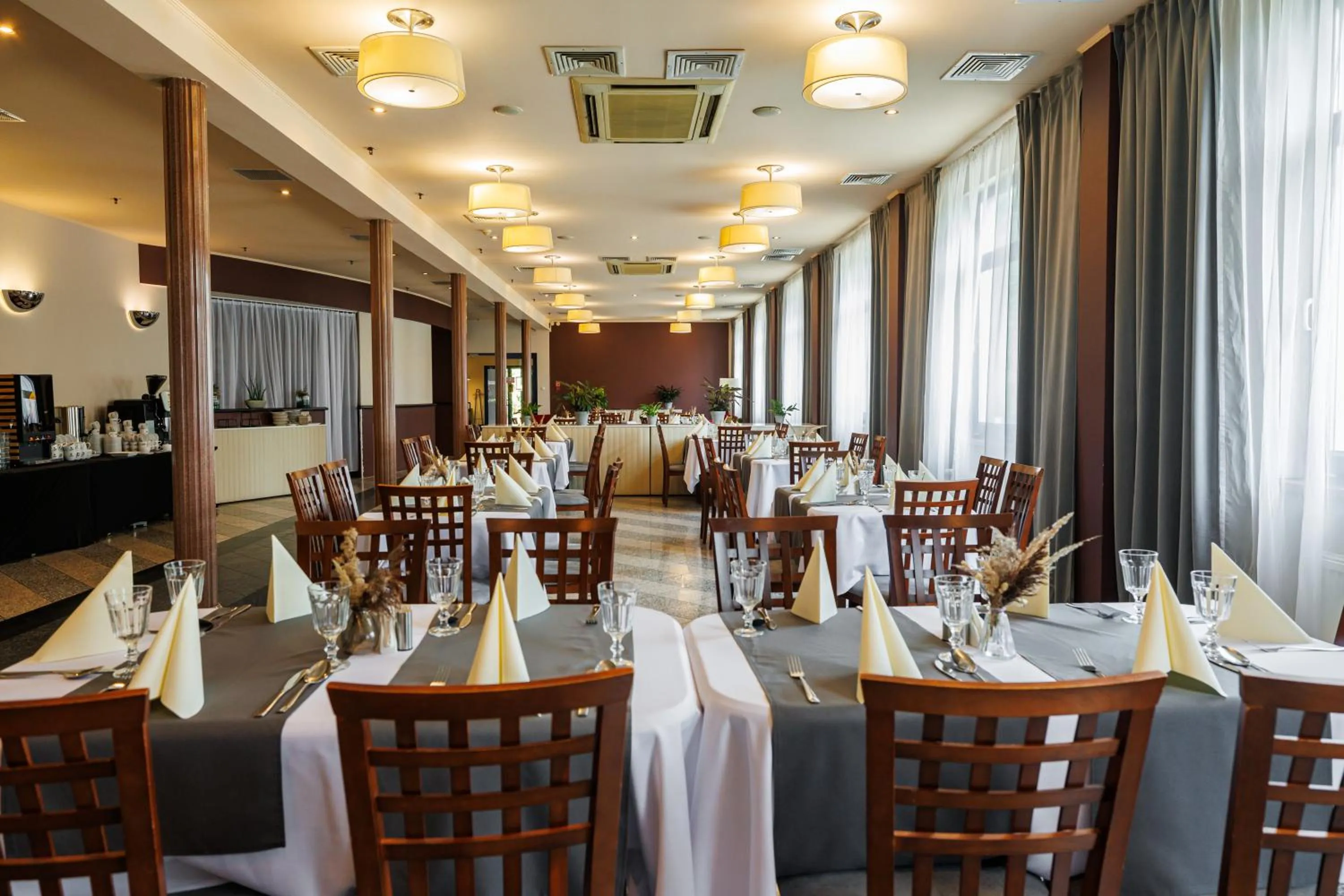 Restaurant/places to eat in Hotel 500 W Strykowie