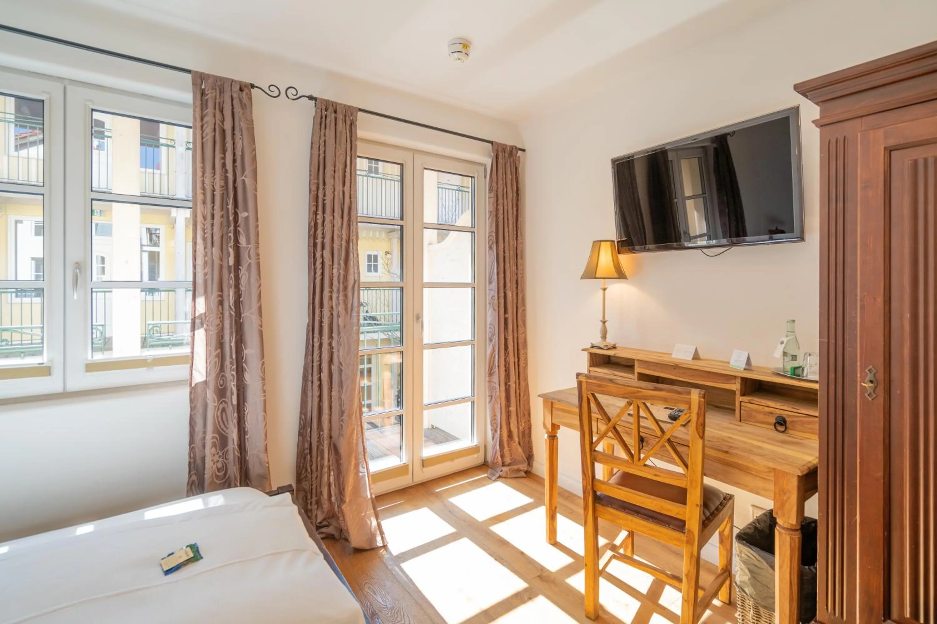 Photo of the whole room, Bed in Landhaus Hotel Wolfratshausen