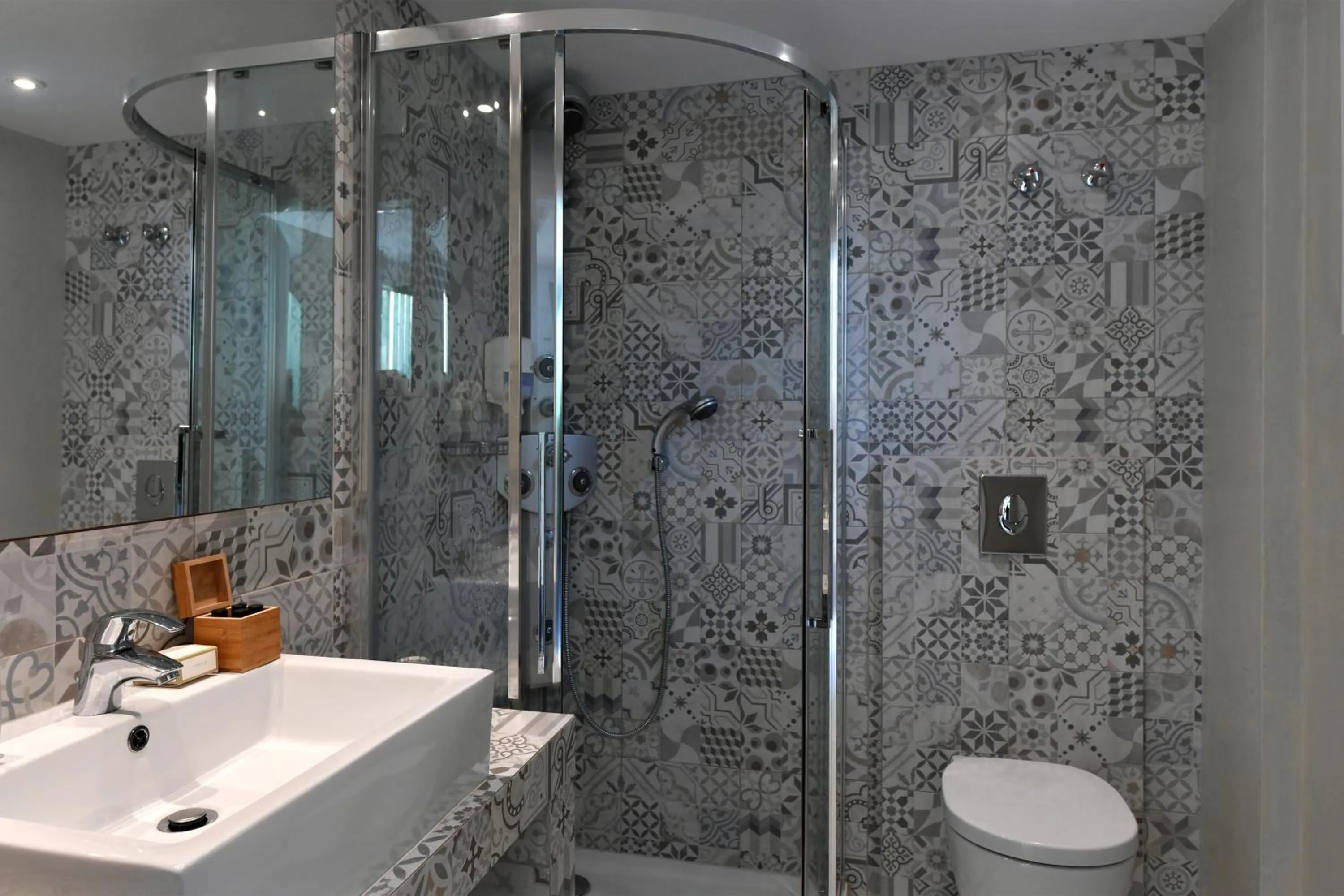 Bathroom in Kalypso Hotel