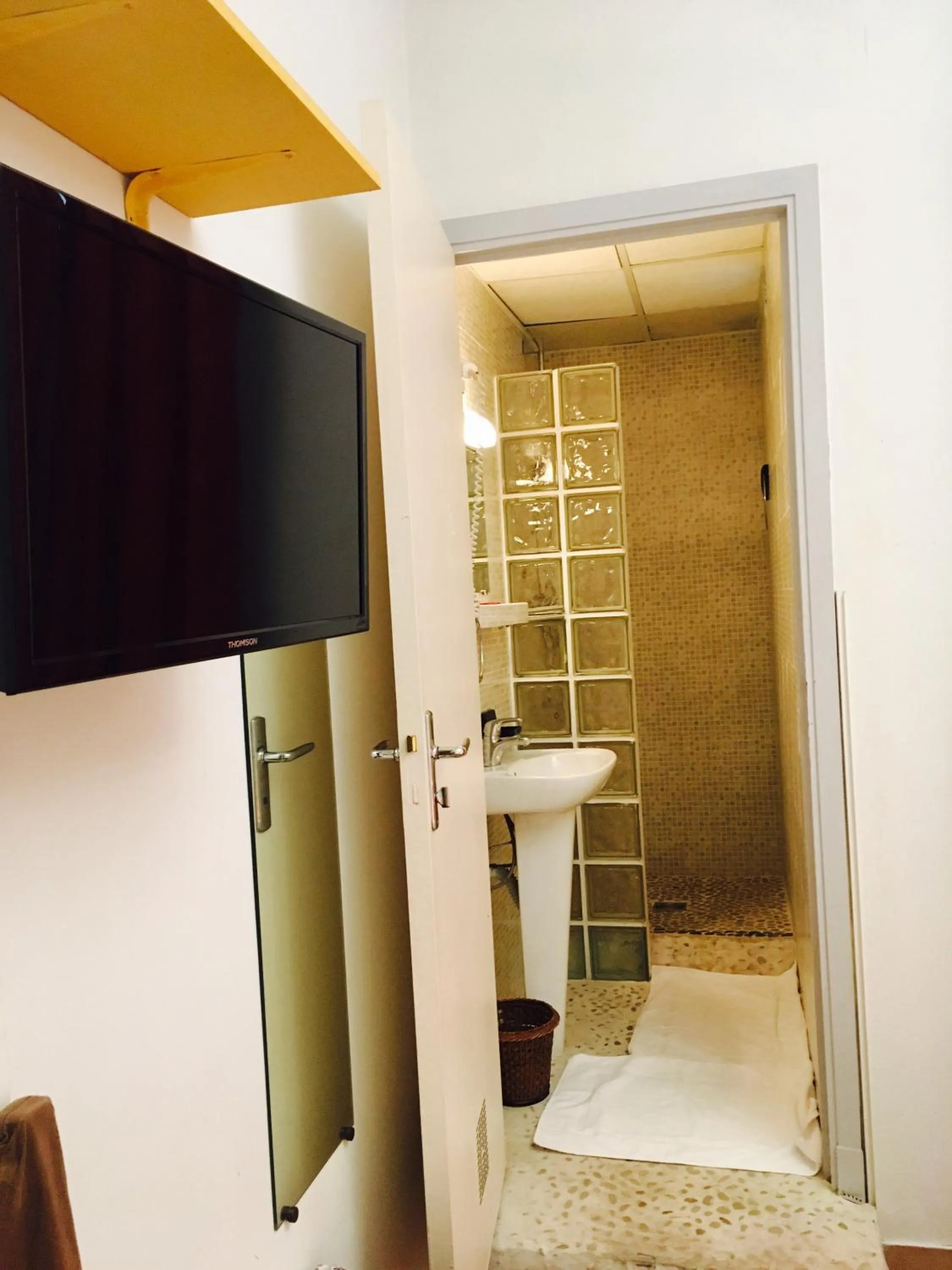 TV and multimedia in Boutique Hotel Couleurs Suds