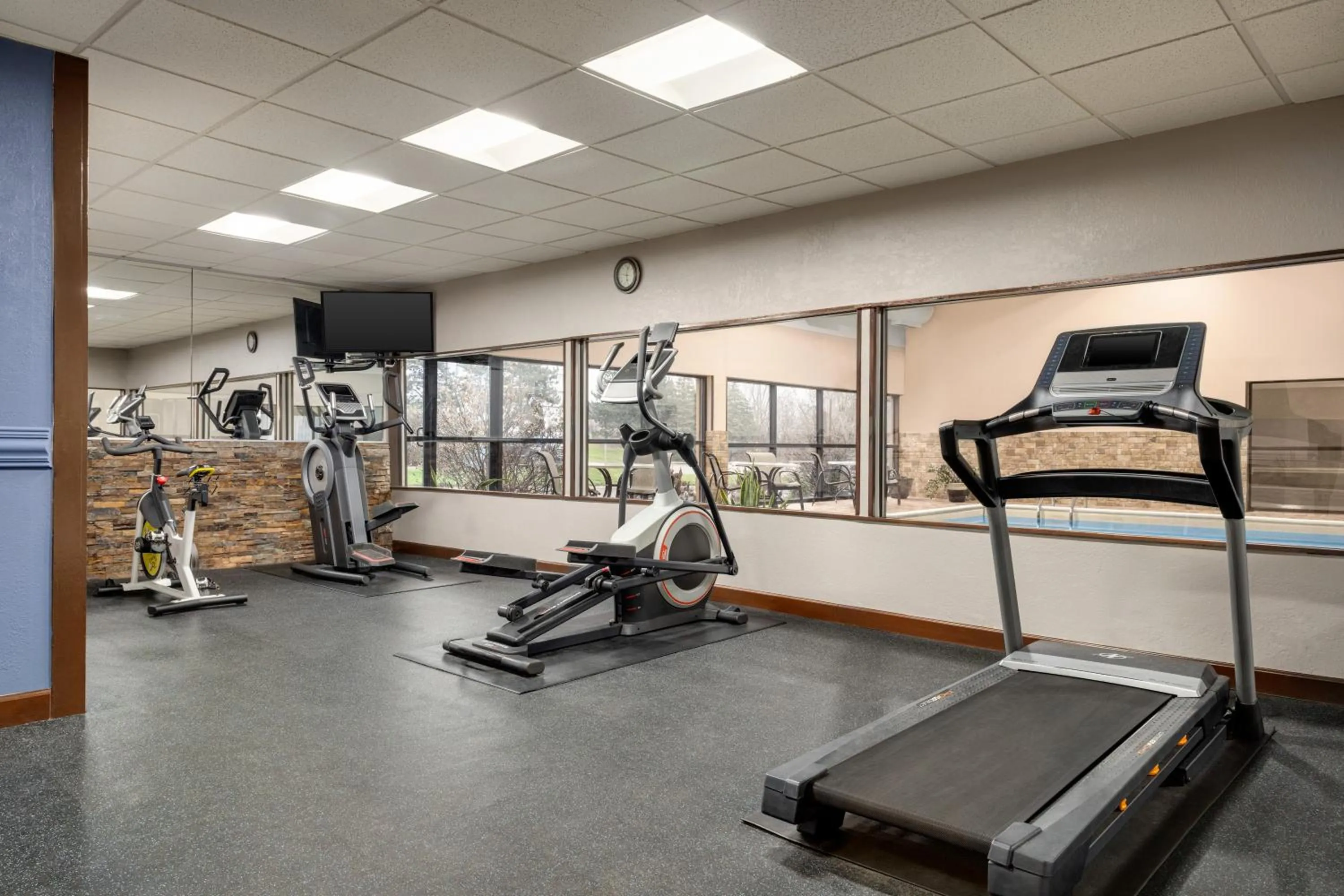 Fitness centre/facilities in AmericInn by Wyndham Grand Rapids Airport North