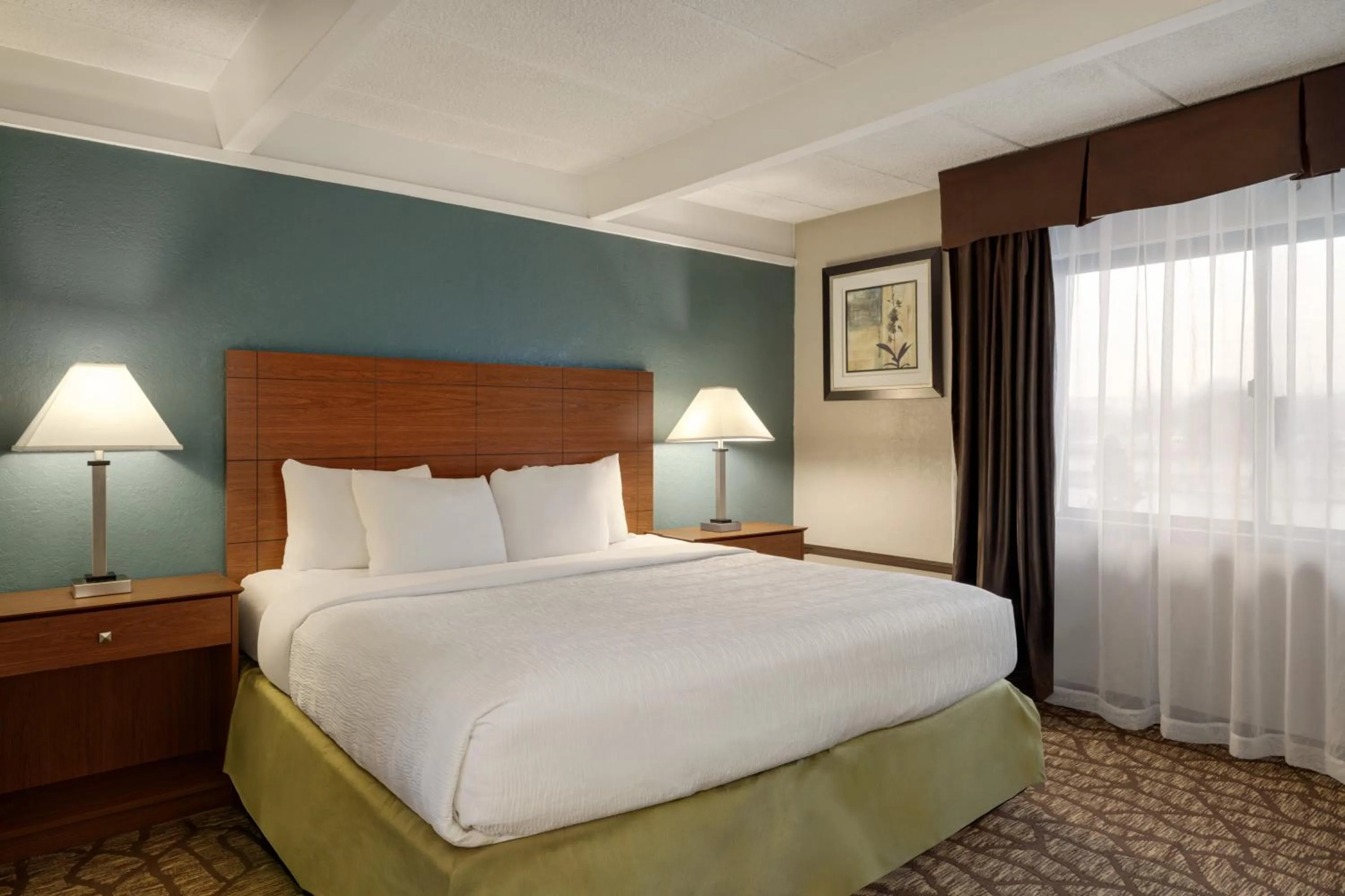 Bedroom, Bed in AmericInn by Wyndham Grand Rapids Airport North