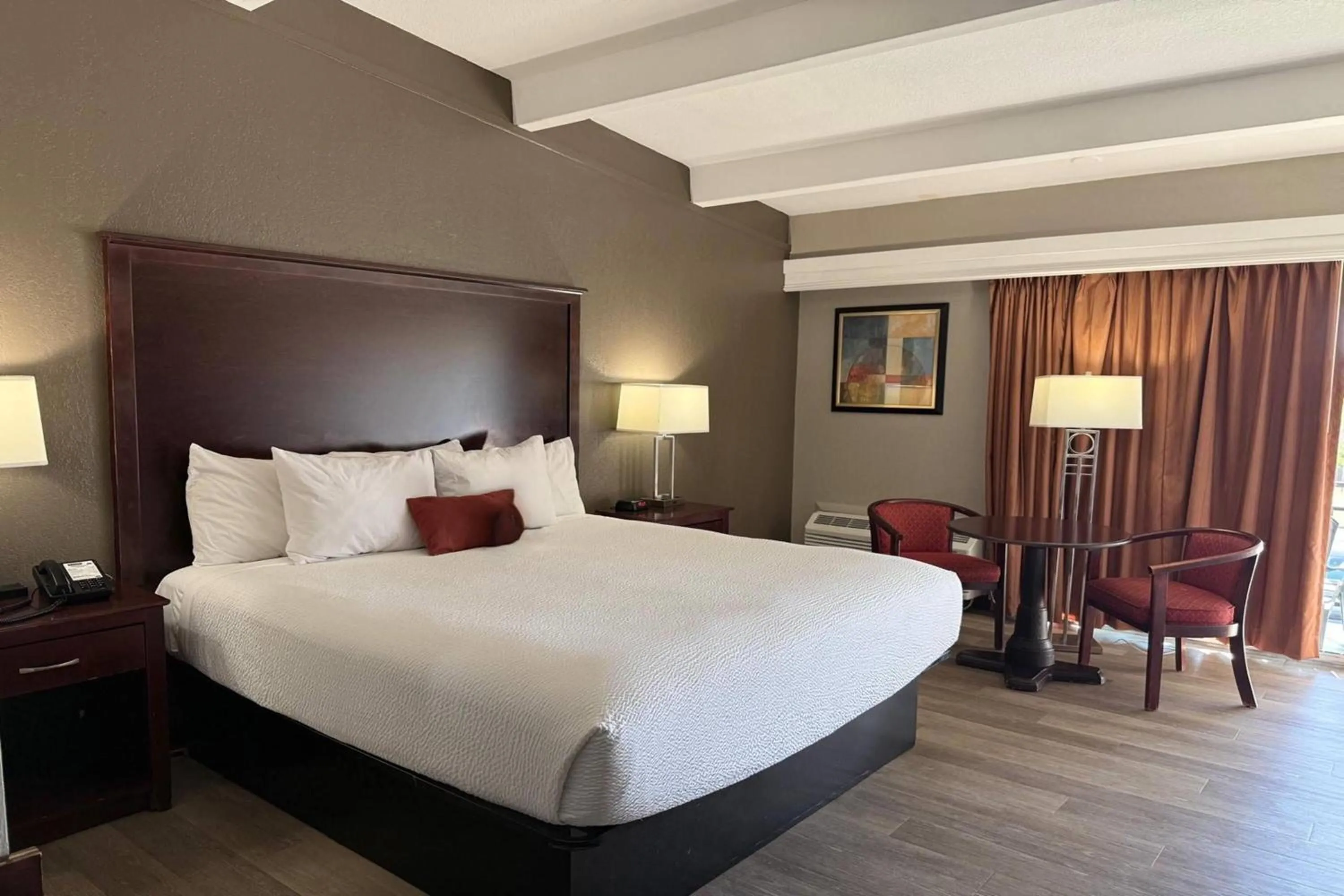 Photo of the whole room, Bed in Travelodge by Wyndham Lakeland