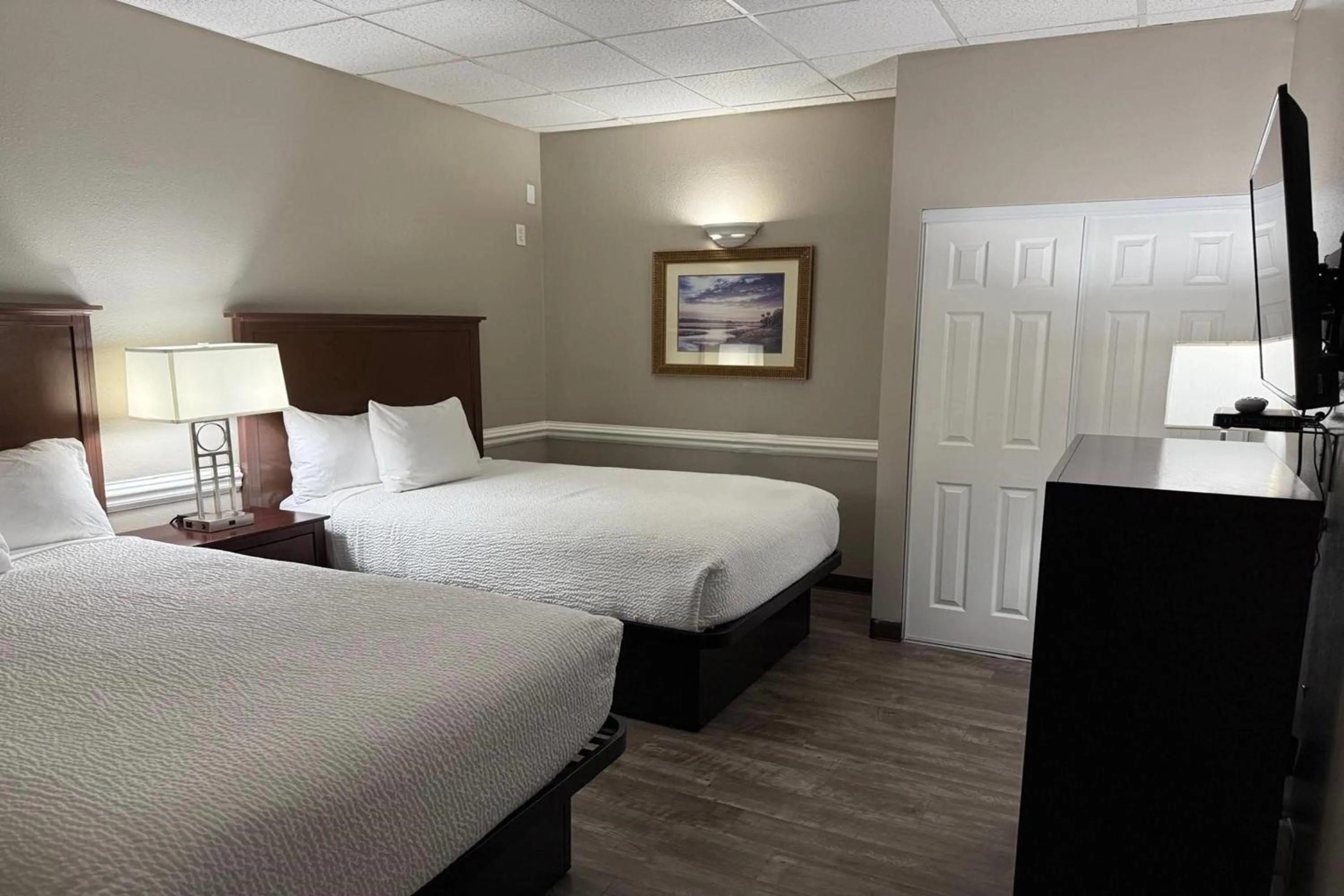 Photo of the whole room, Bed in Travelodge by Wyndham Lakeland