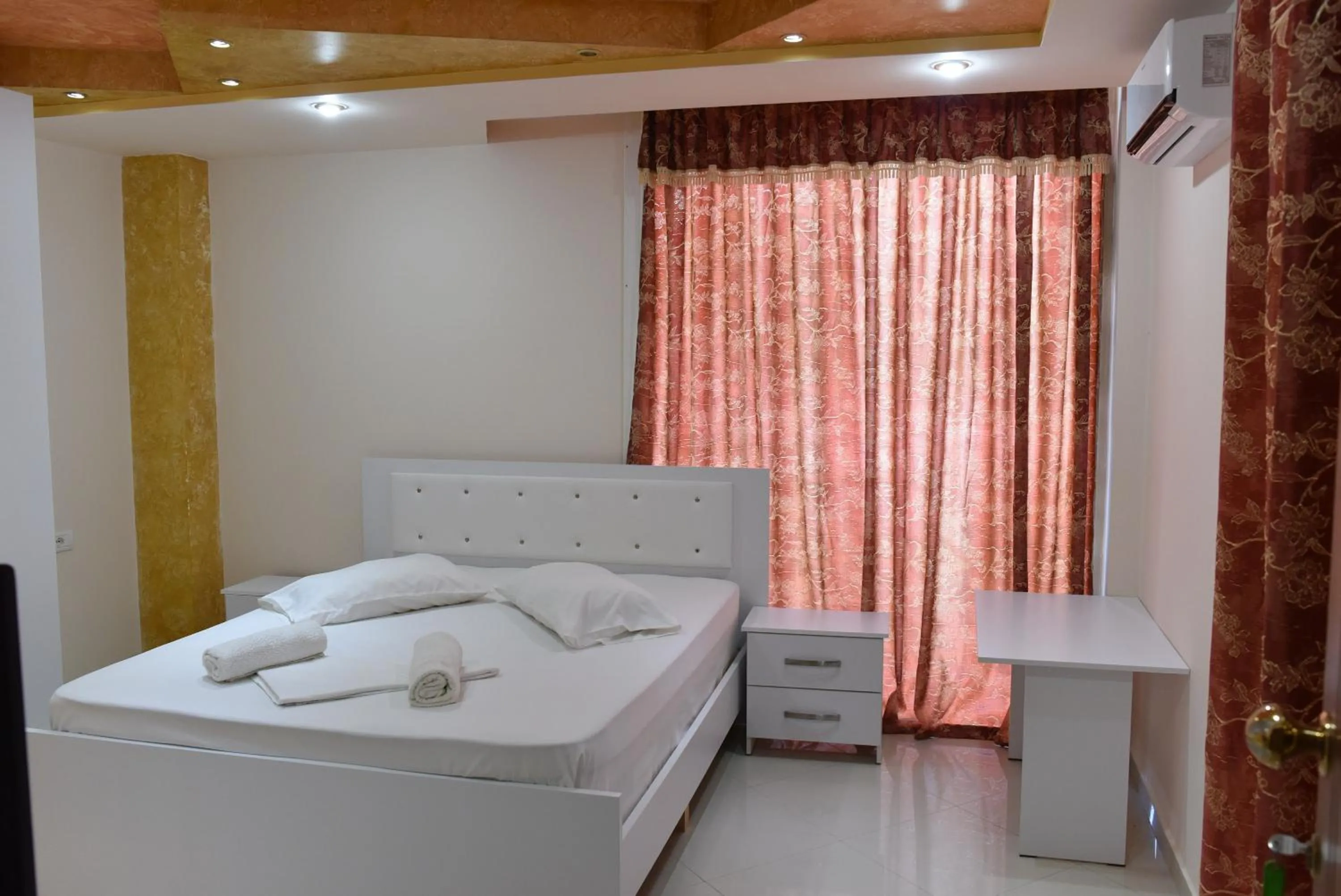 Bed in Hotel Sunrise