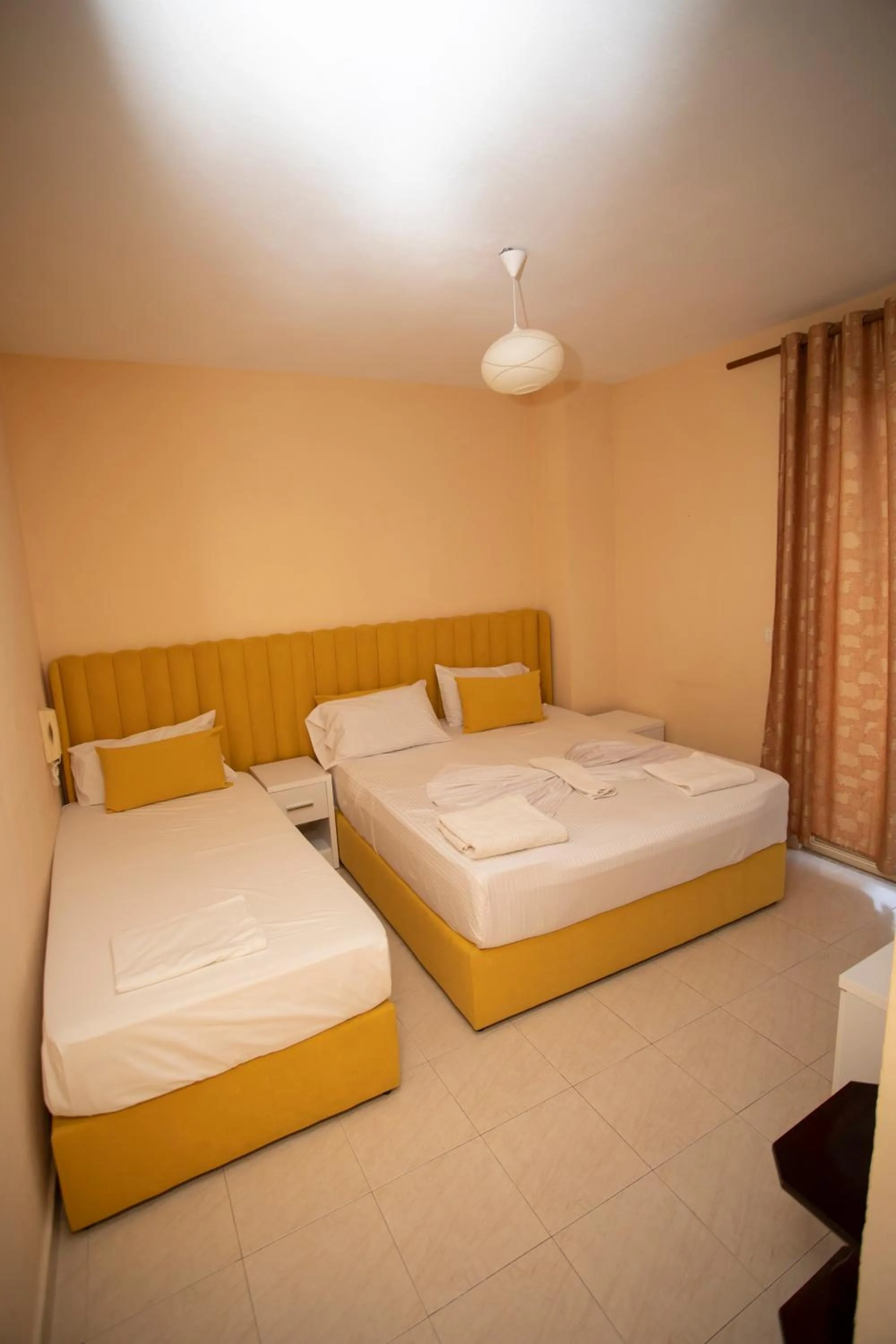 Bedroom, Bed in Hotel Sunrise