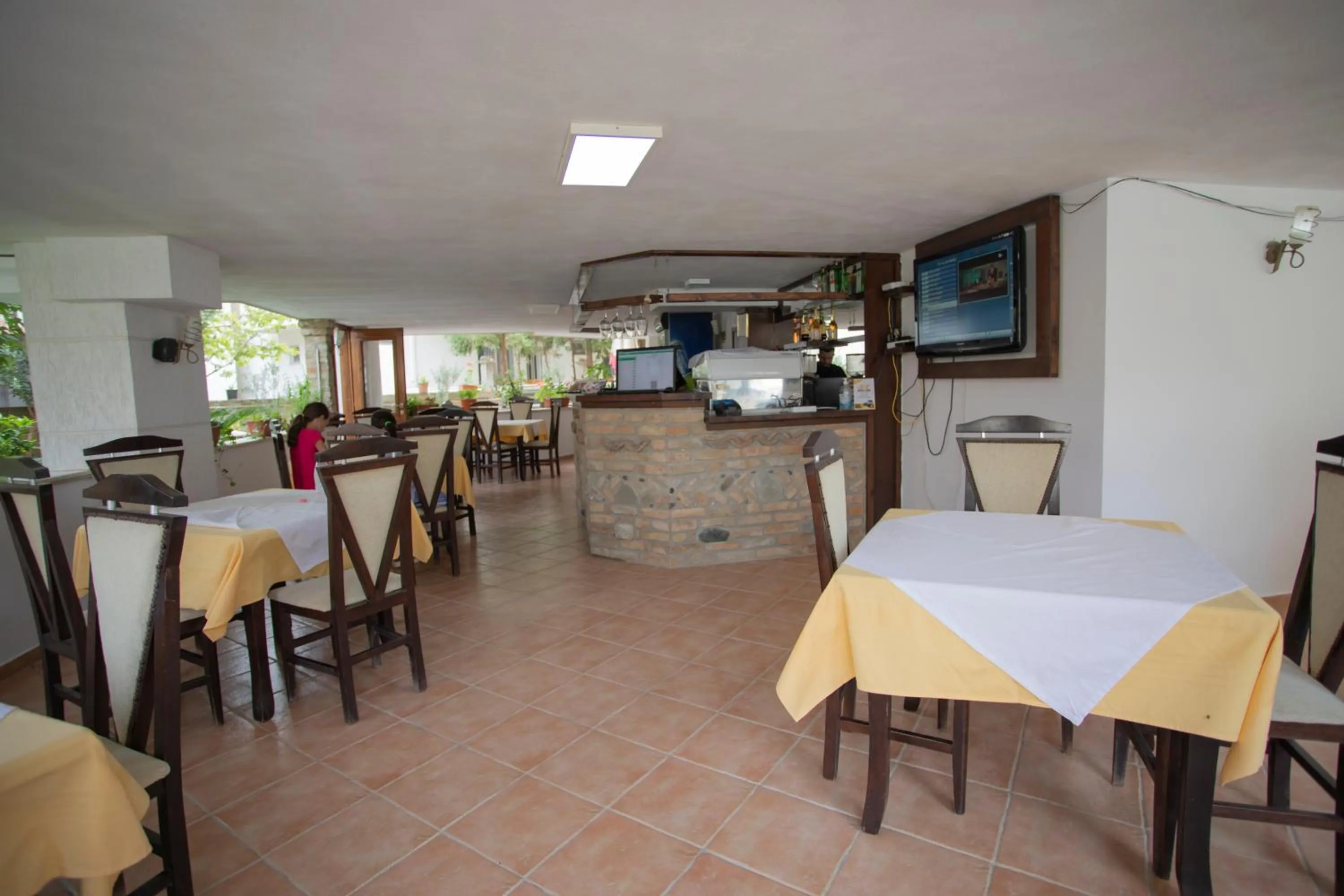 Restaurant/places to eat in Hotel Sunrise