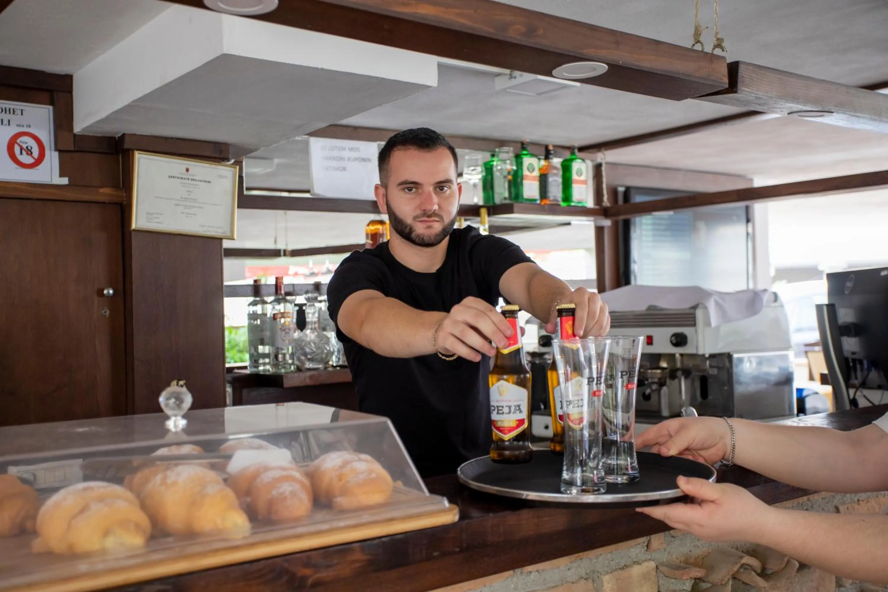 Restaurant/places to eat in Hotel Sunrise