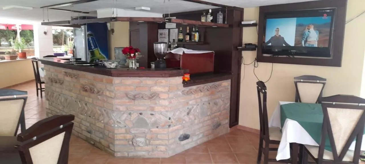 Restaurant/places to eat in Hotel Sunrise