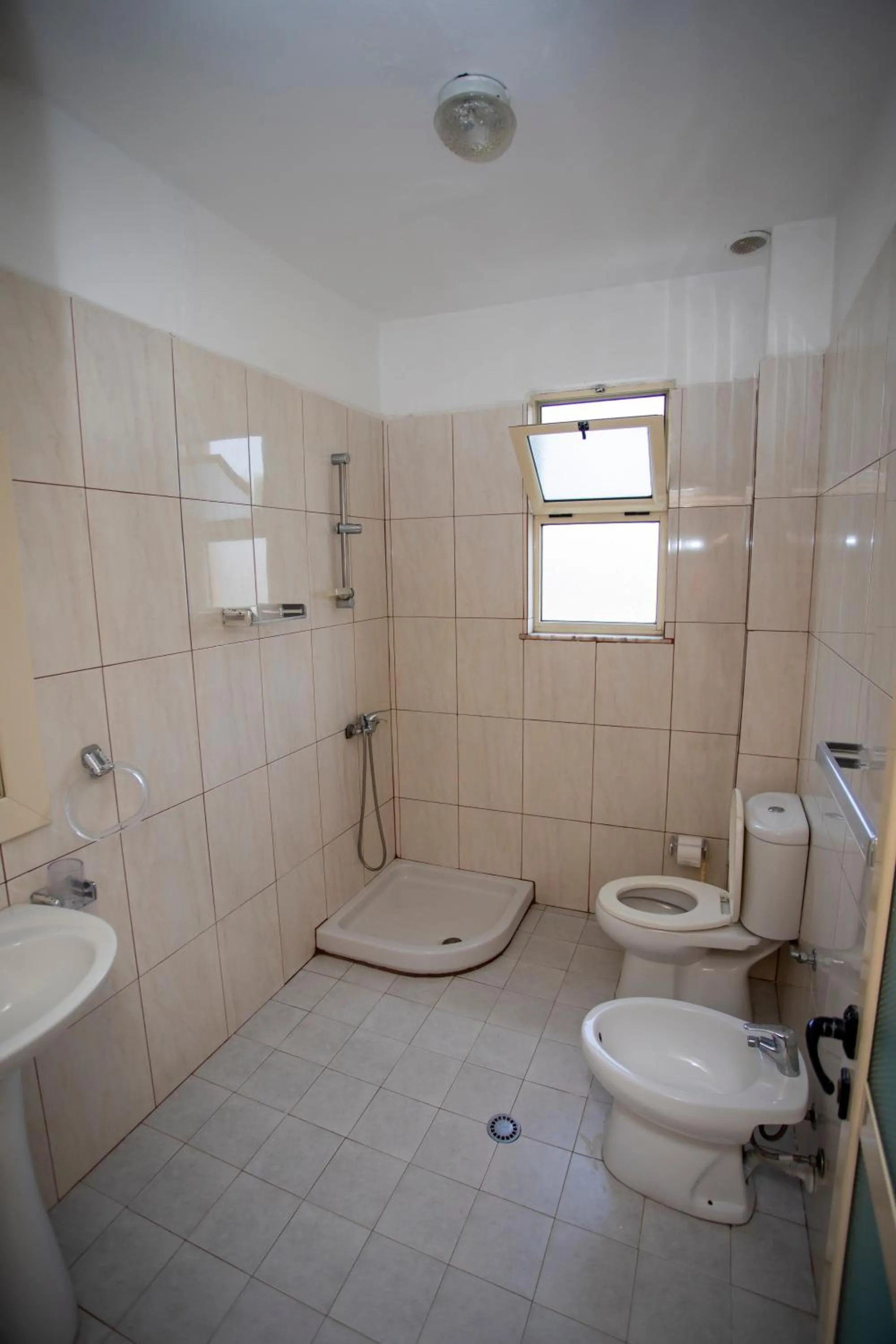 Bathroom in Hotel Sunrise