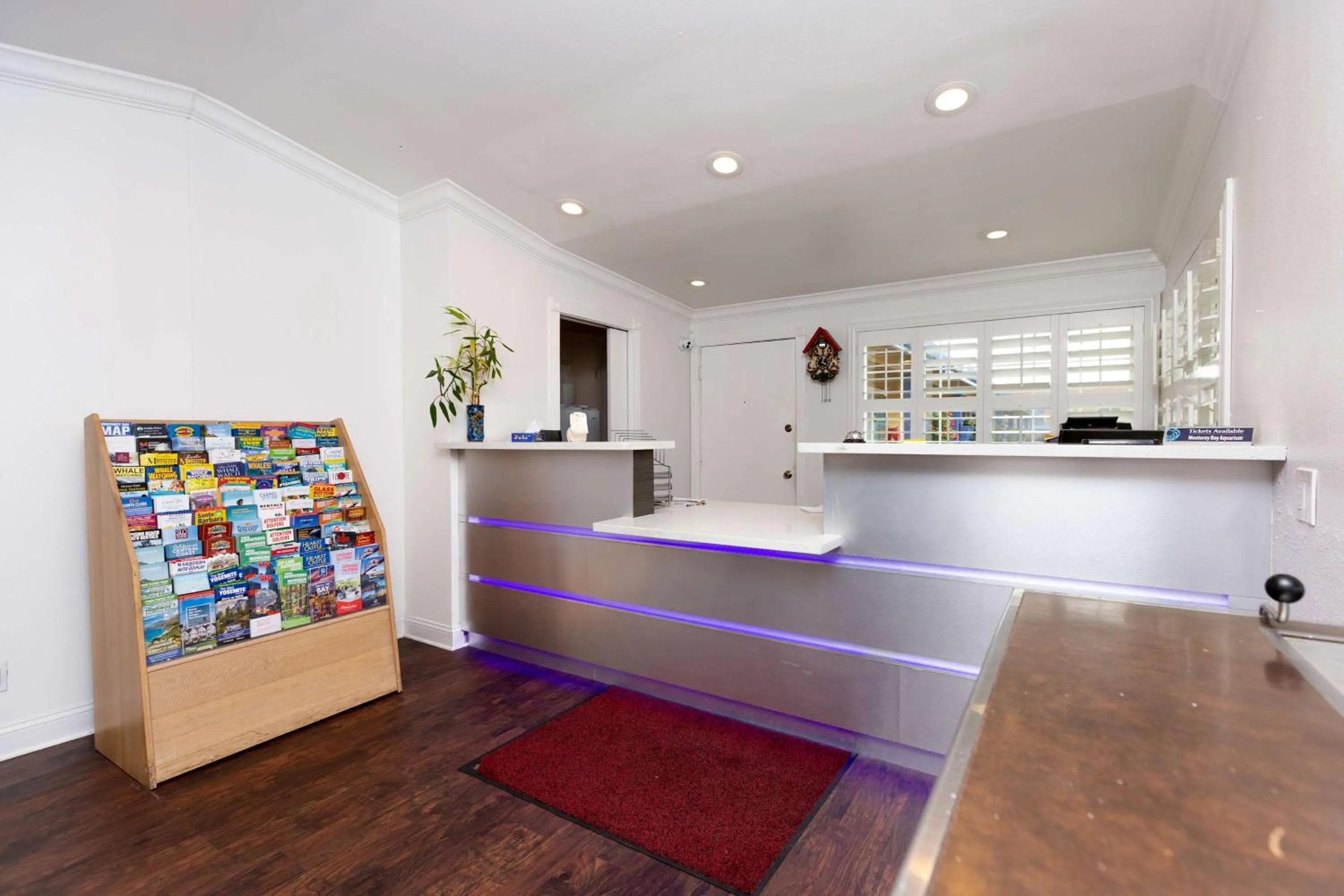 Lobby or reception in SureStay Hotel by Best Western Seaside Monterey