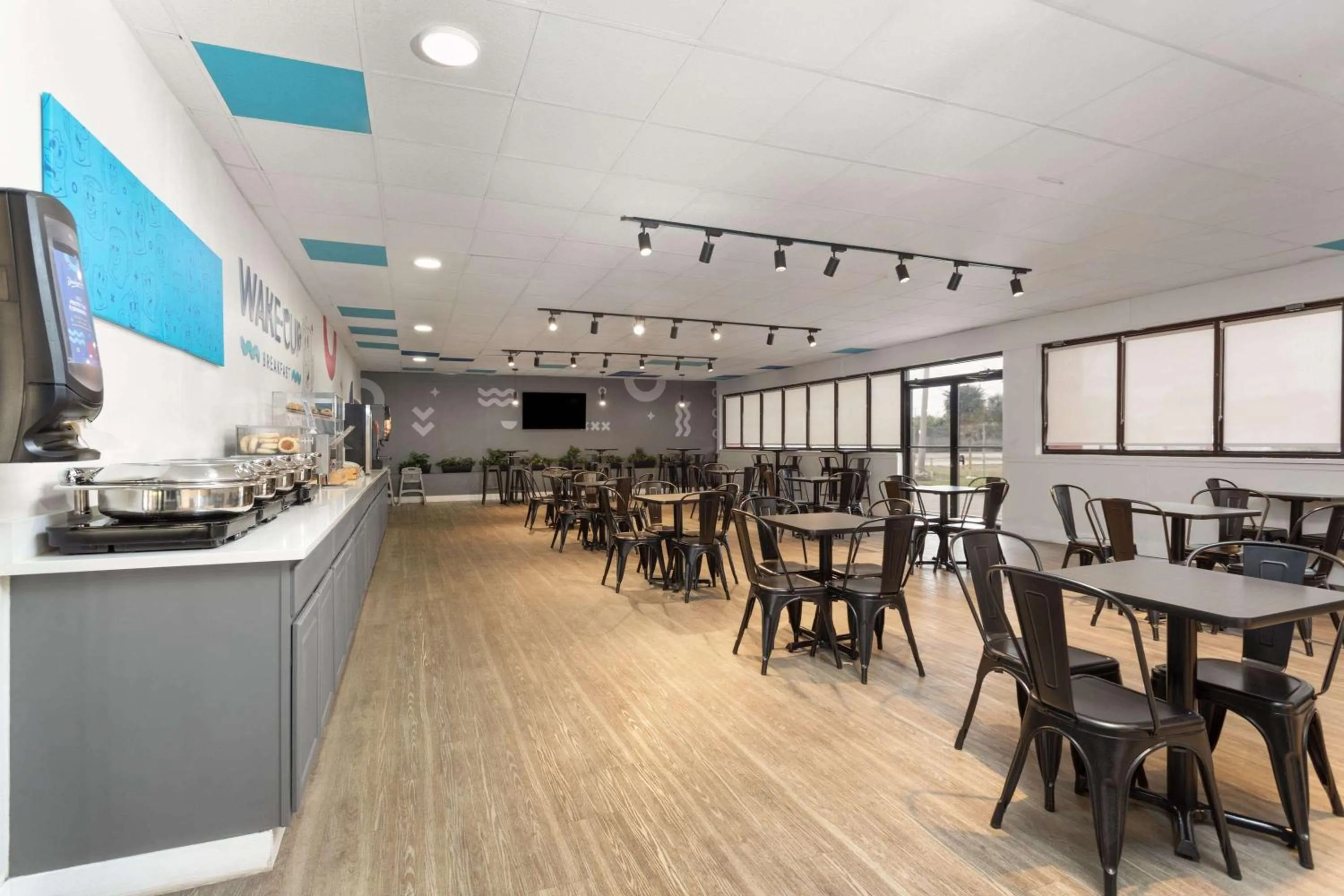 Restaurant/places to eat in Baymont by Wyndham Orlando North Millenia