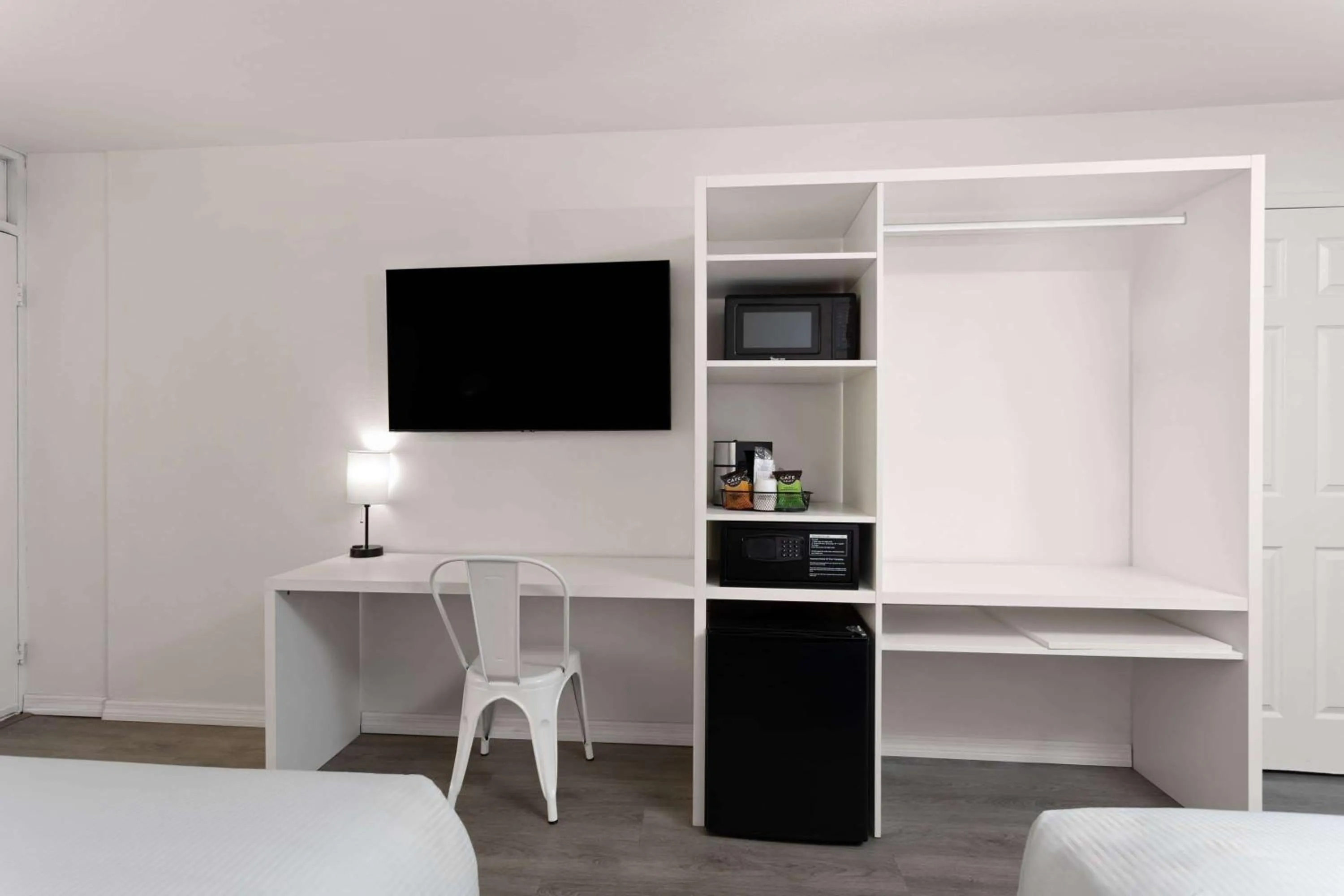 Photo of the whole room in Baymont by Wyndham Orlando North Millenia