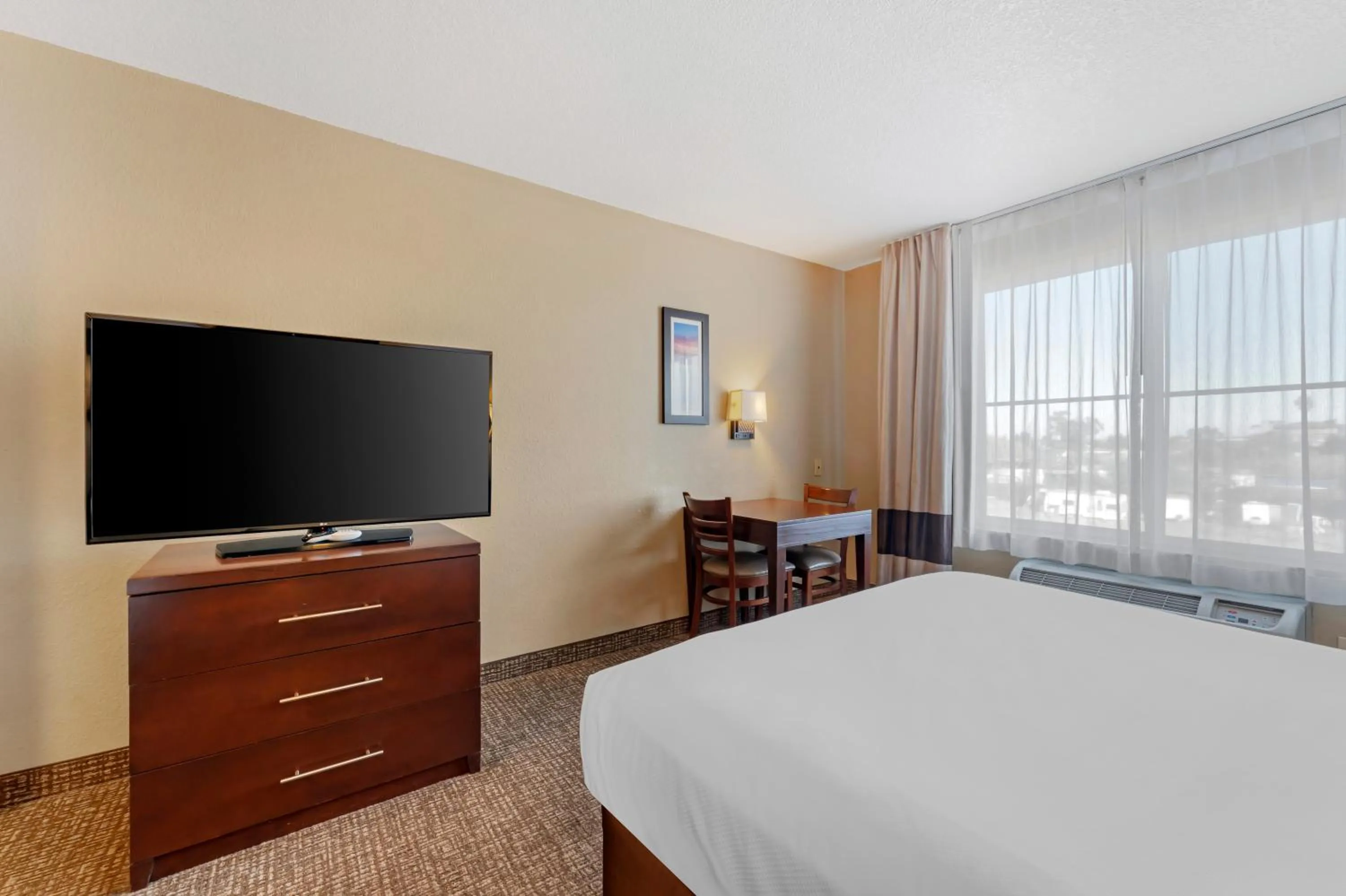 Bed in Comfort Inn Lathrop Stockton Airport