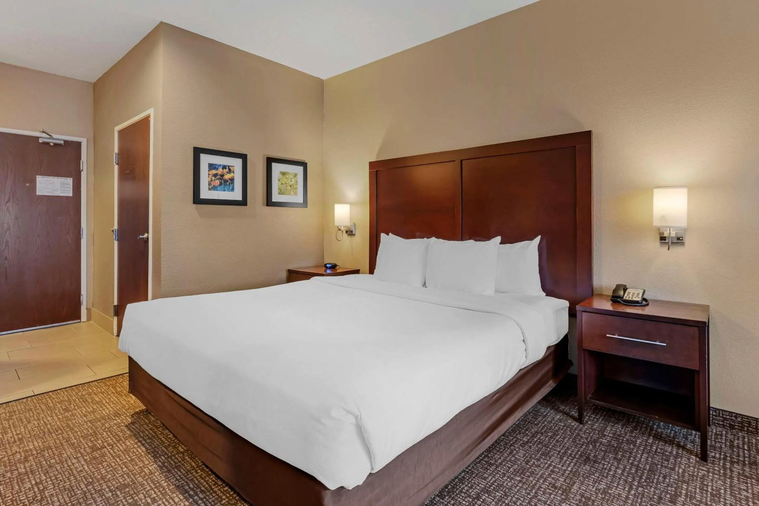 Bedroom, Bed in Comfort Inn Lathrop Stockton Airport