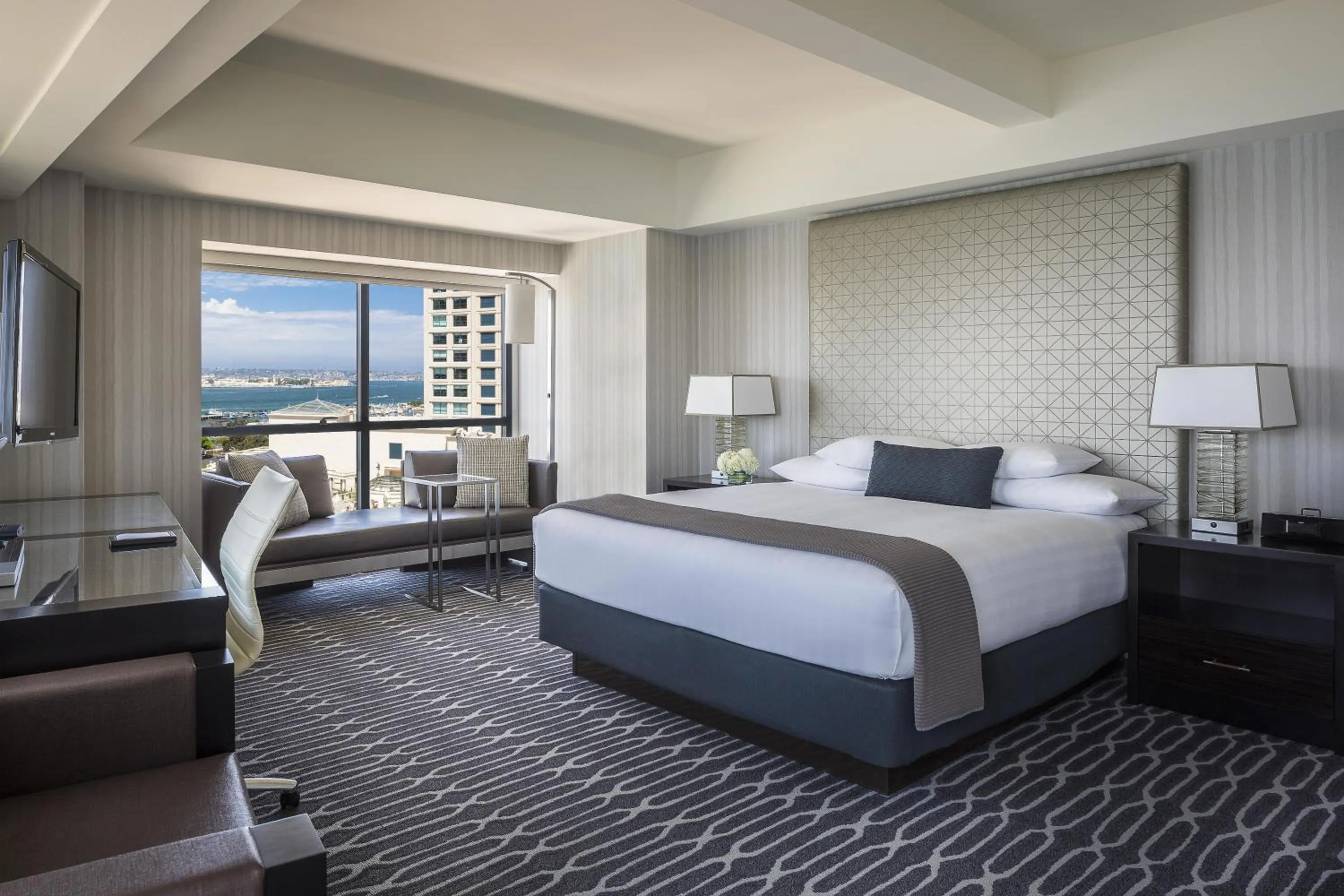 Bedroom, Bed in Manchester Grand Hyatt San Diego