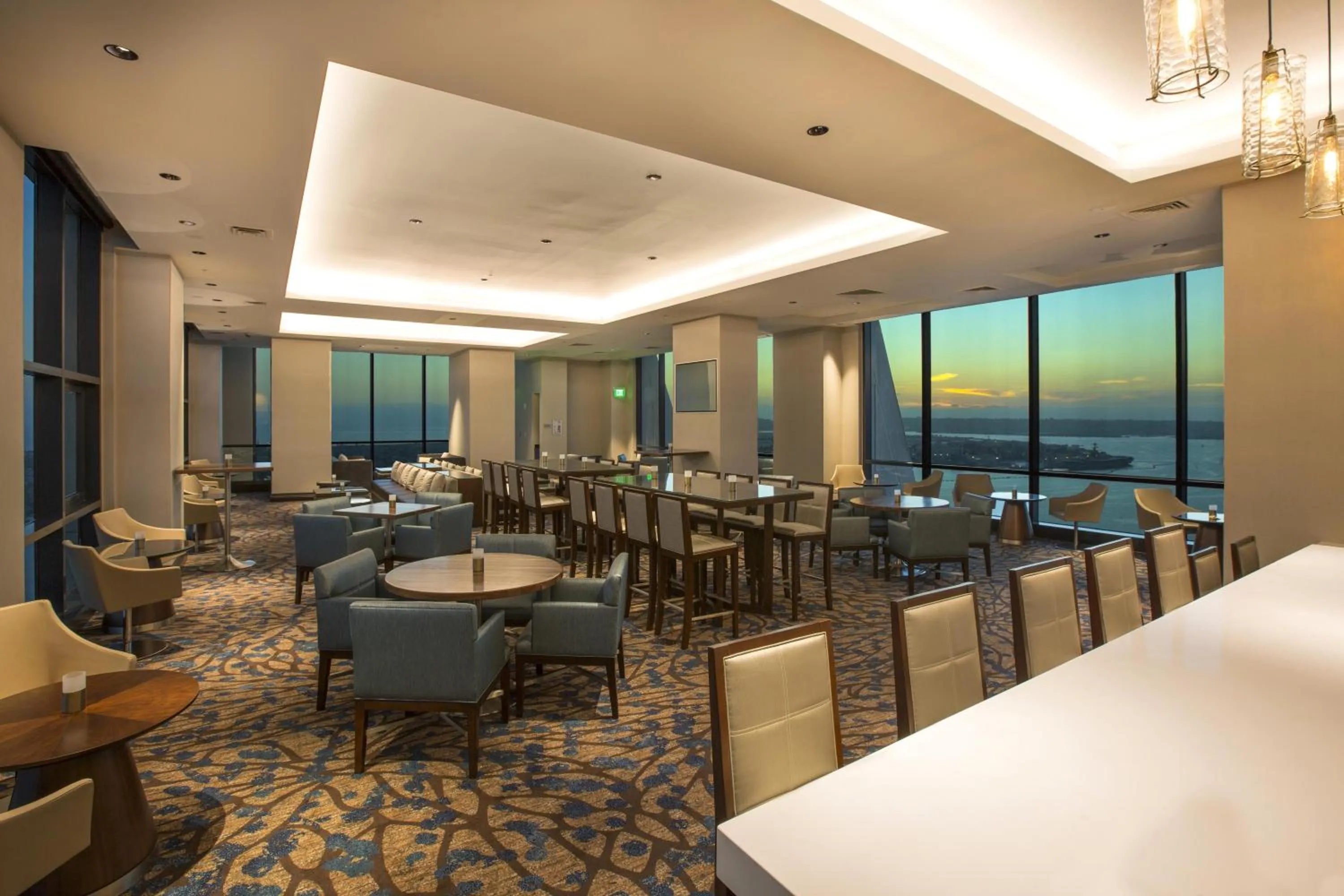 Lounge or bar in Manchester Grand Hyatt San Diego