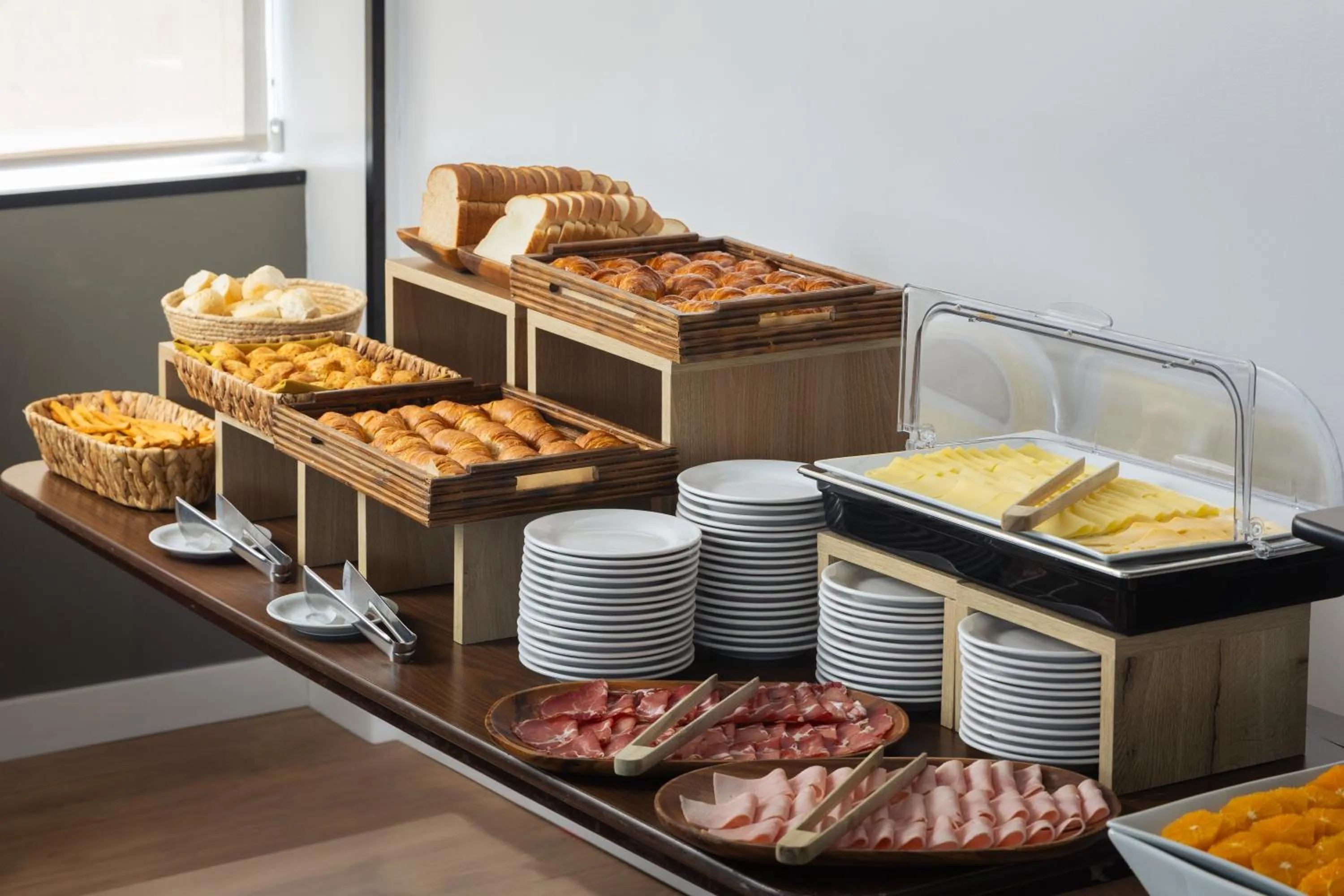 Restaurant/places to eat in Palladium Business Hotel