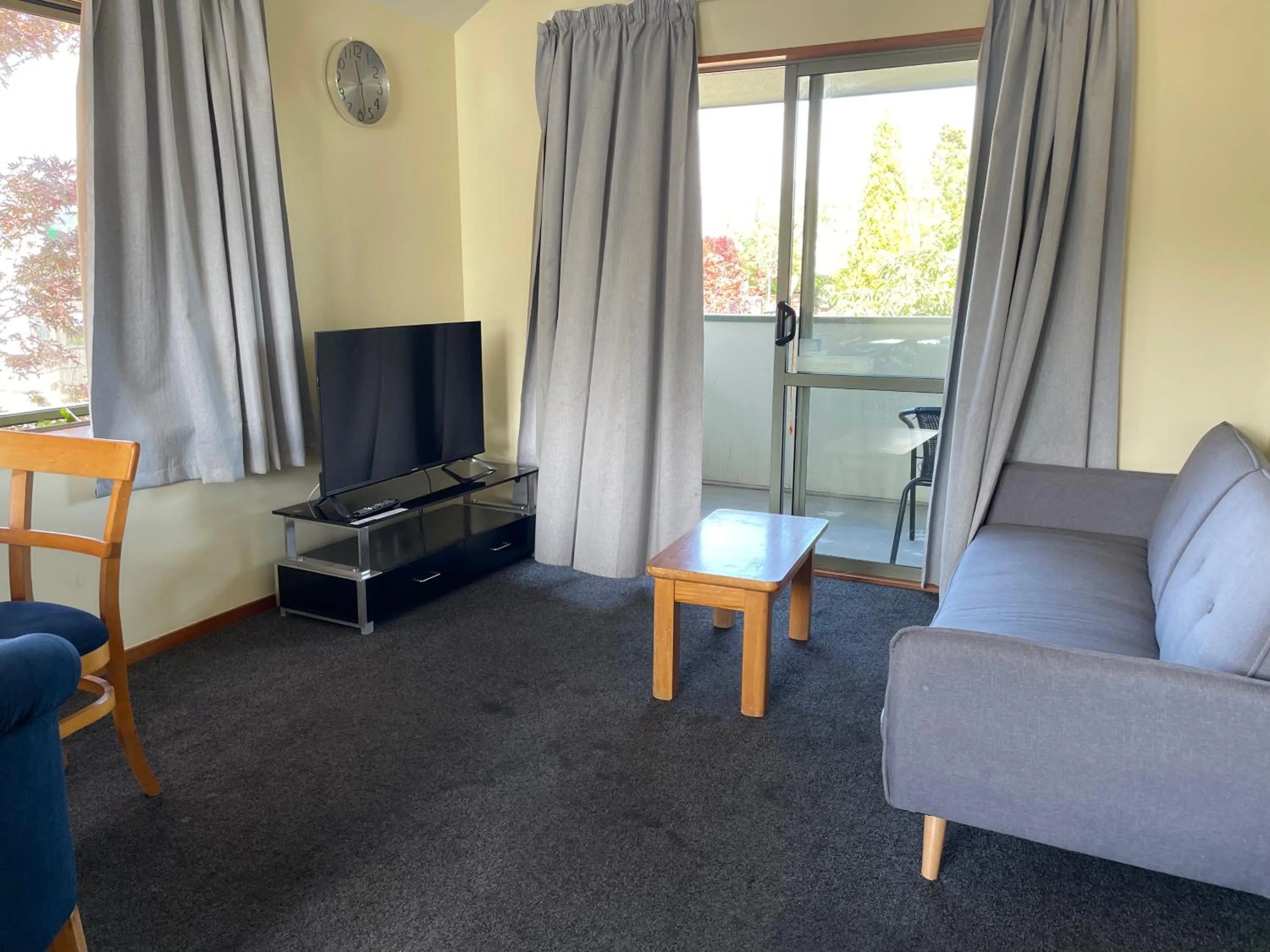 Living room in Central Park Motor Lodge