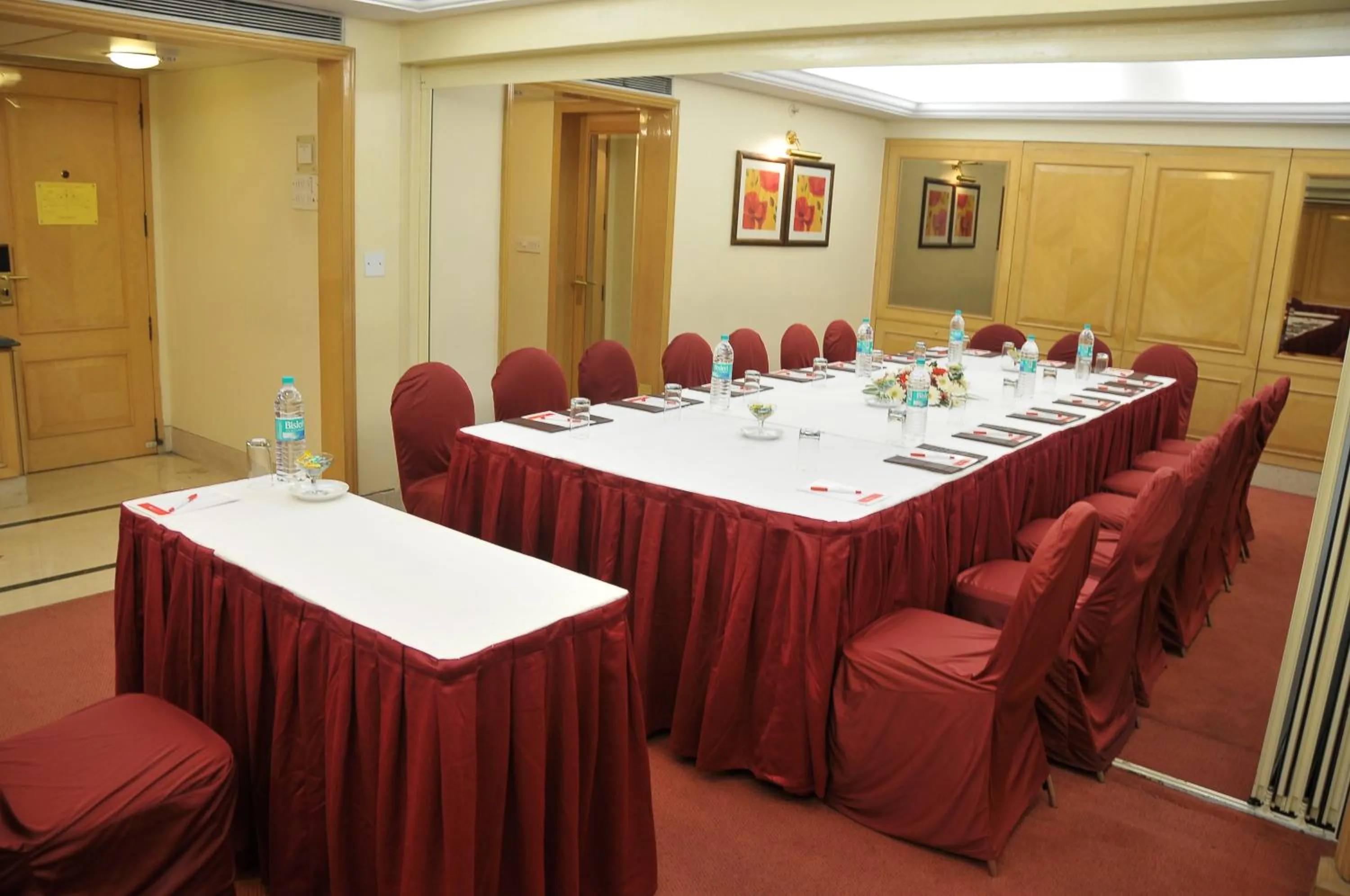 Banquet/Function facilities in Ramada Plaza By Wyndham Palm Grove