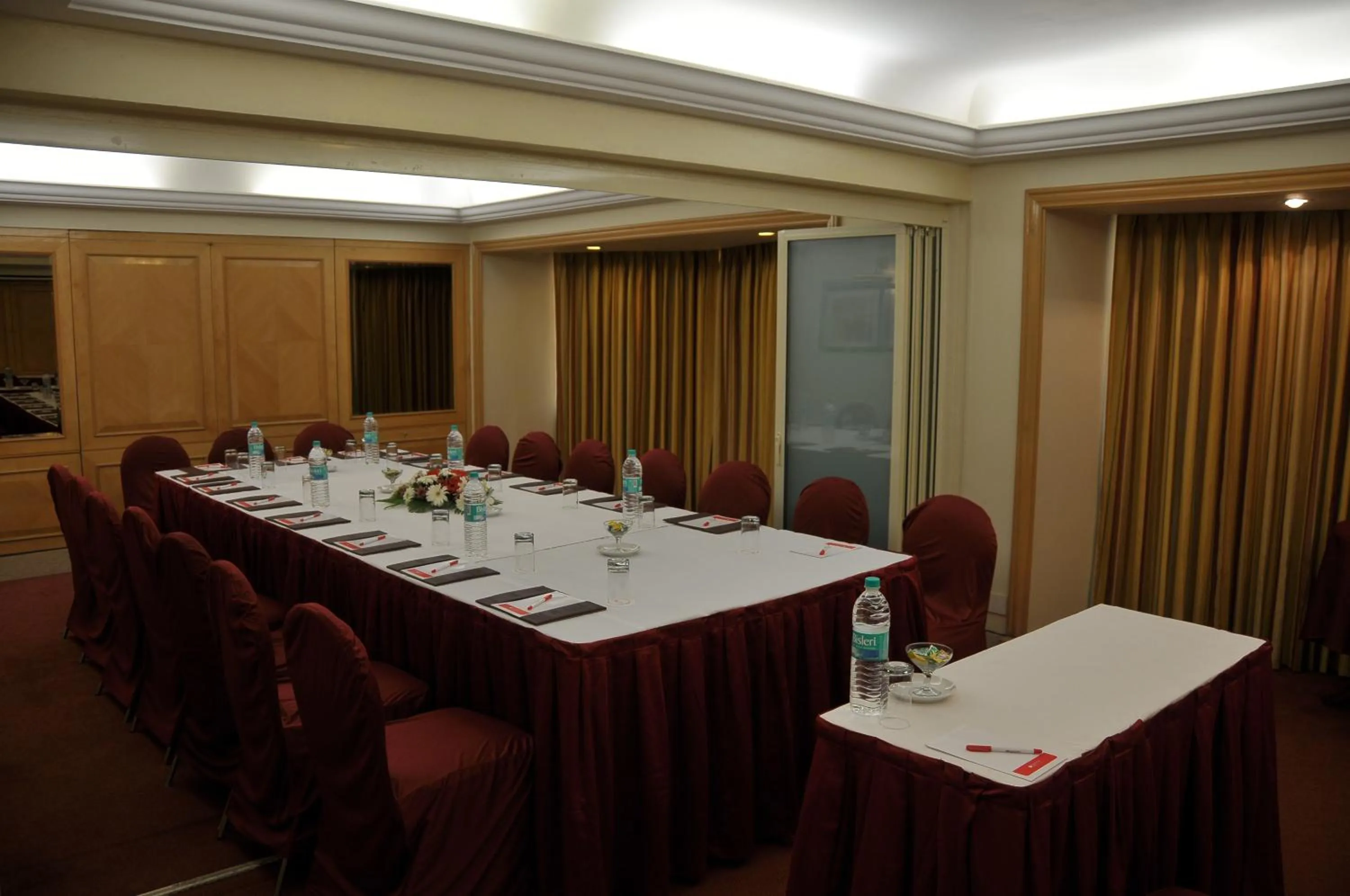 Banquet/Function facilities in Ramada Plaza By Wyndham Palm Grove
