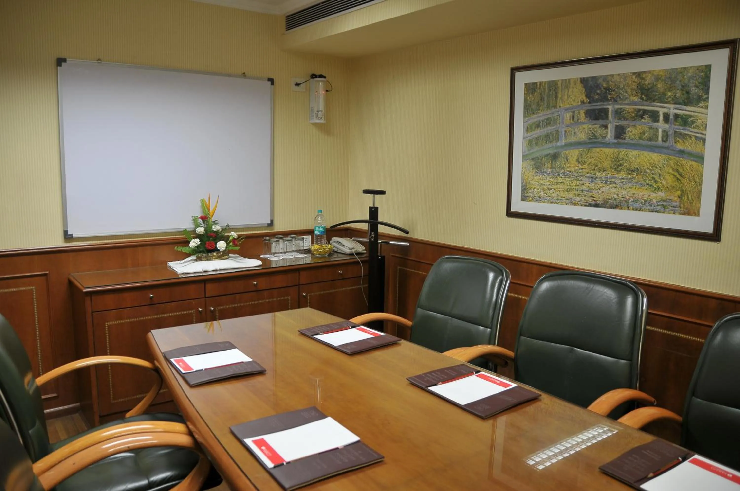 Business facilities in Ramada Plaza By Wyndham Palm Grove