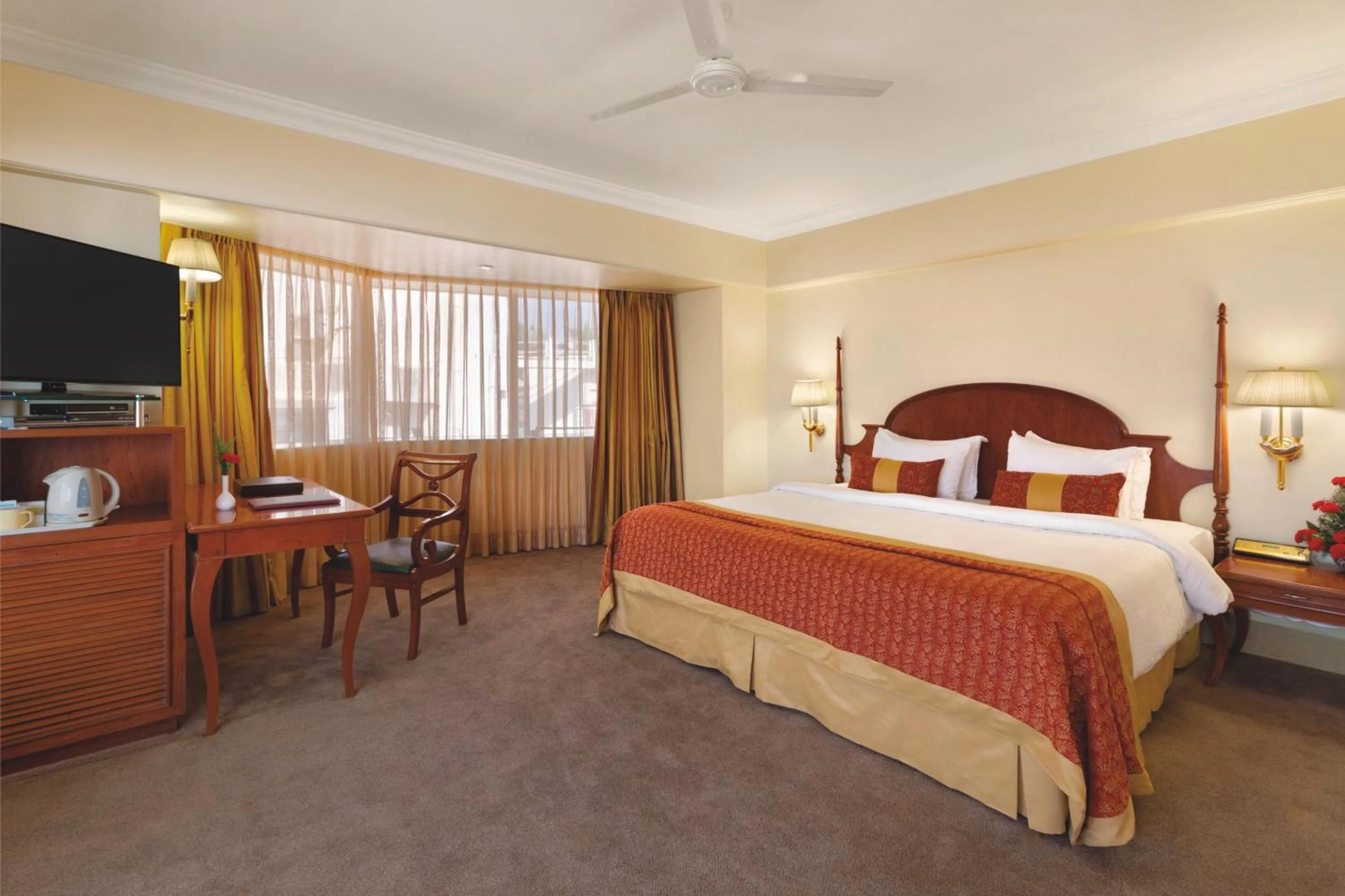 Day, Bed in Ramada Plaza By Wyndham Palm Grove
