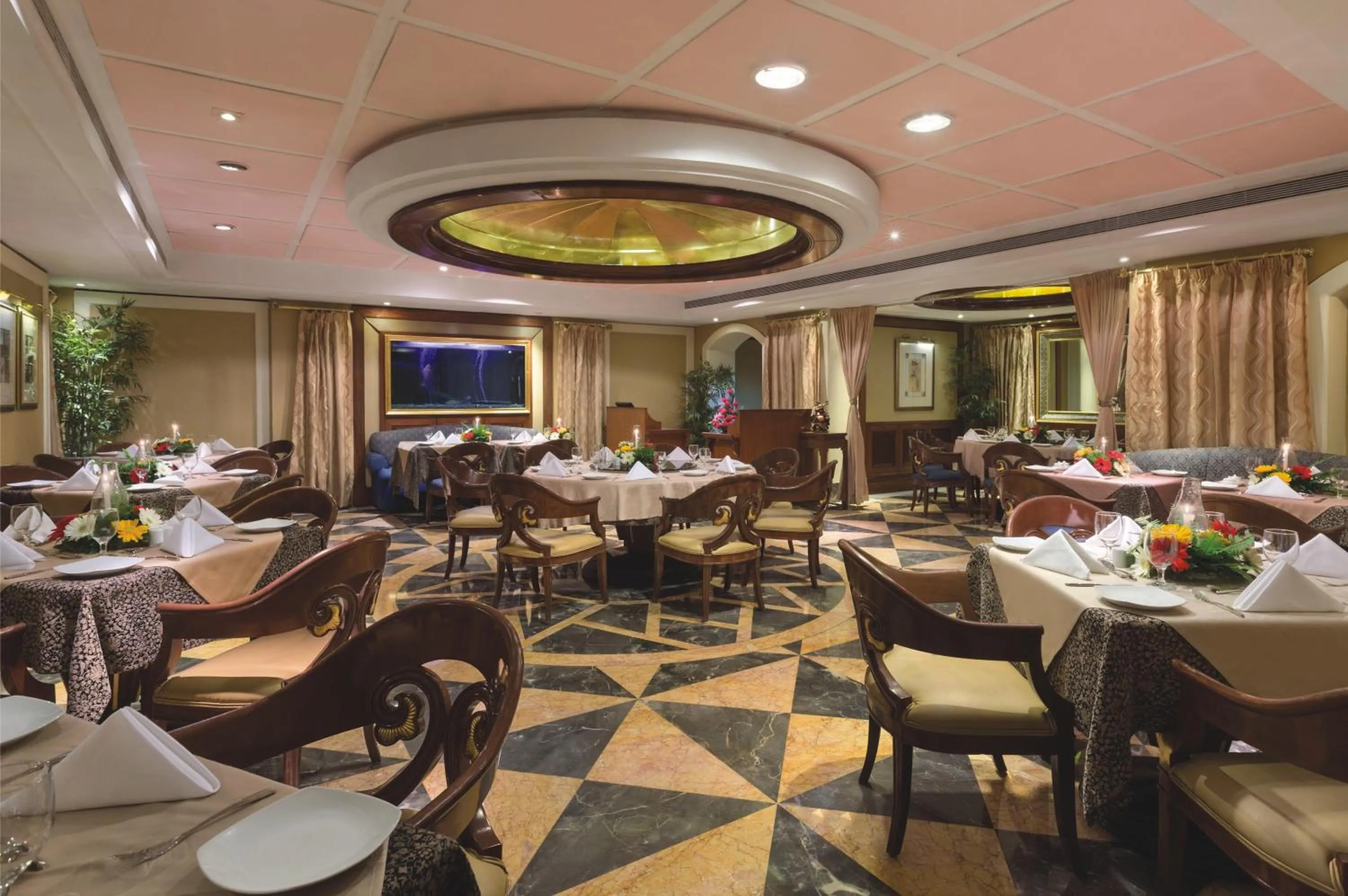 Restaurant/places to eat in Ramada Plaza By Wyndham Palm Grove