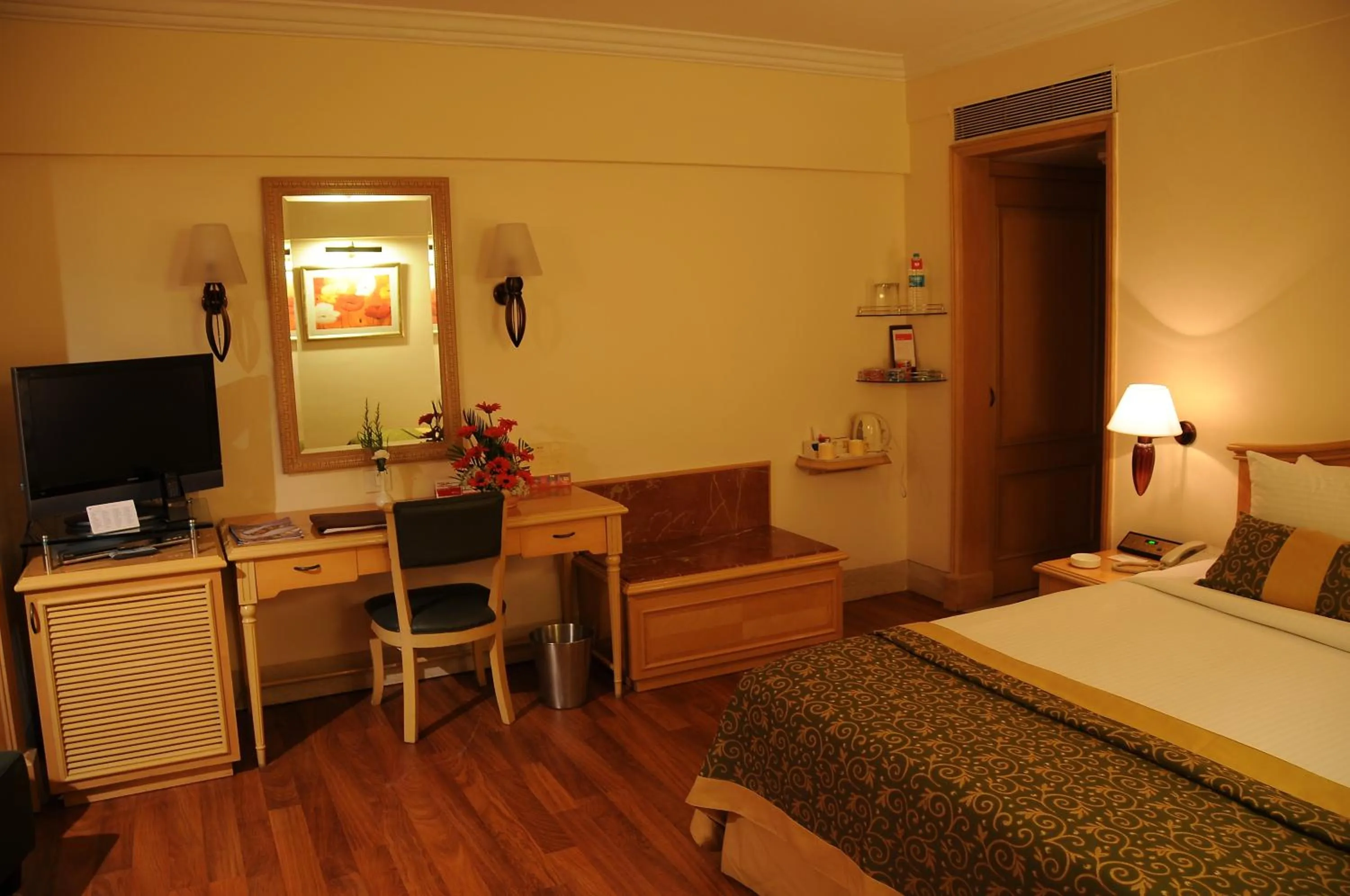 Bed in Ramada Plaza By Wyndham Palm Grove