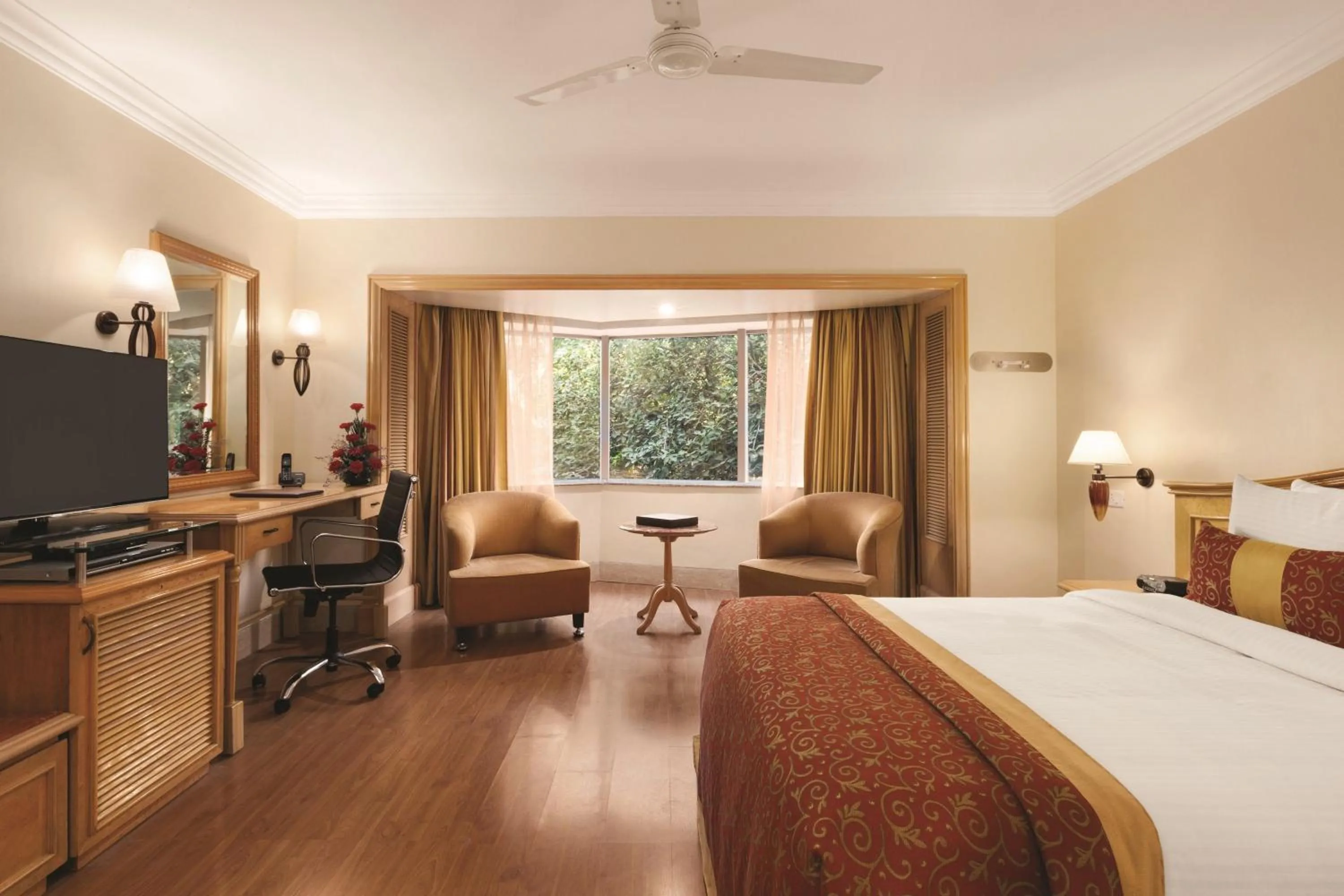 Bed in Ramada Plaza By Wyndham Palm Grove