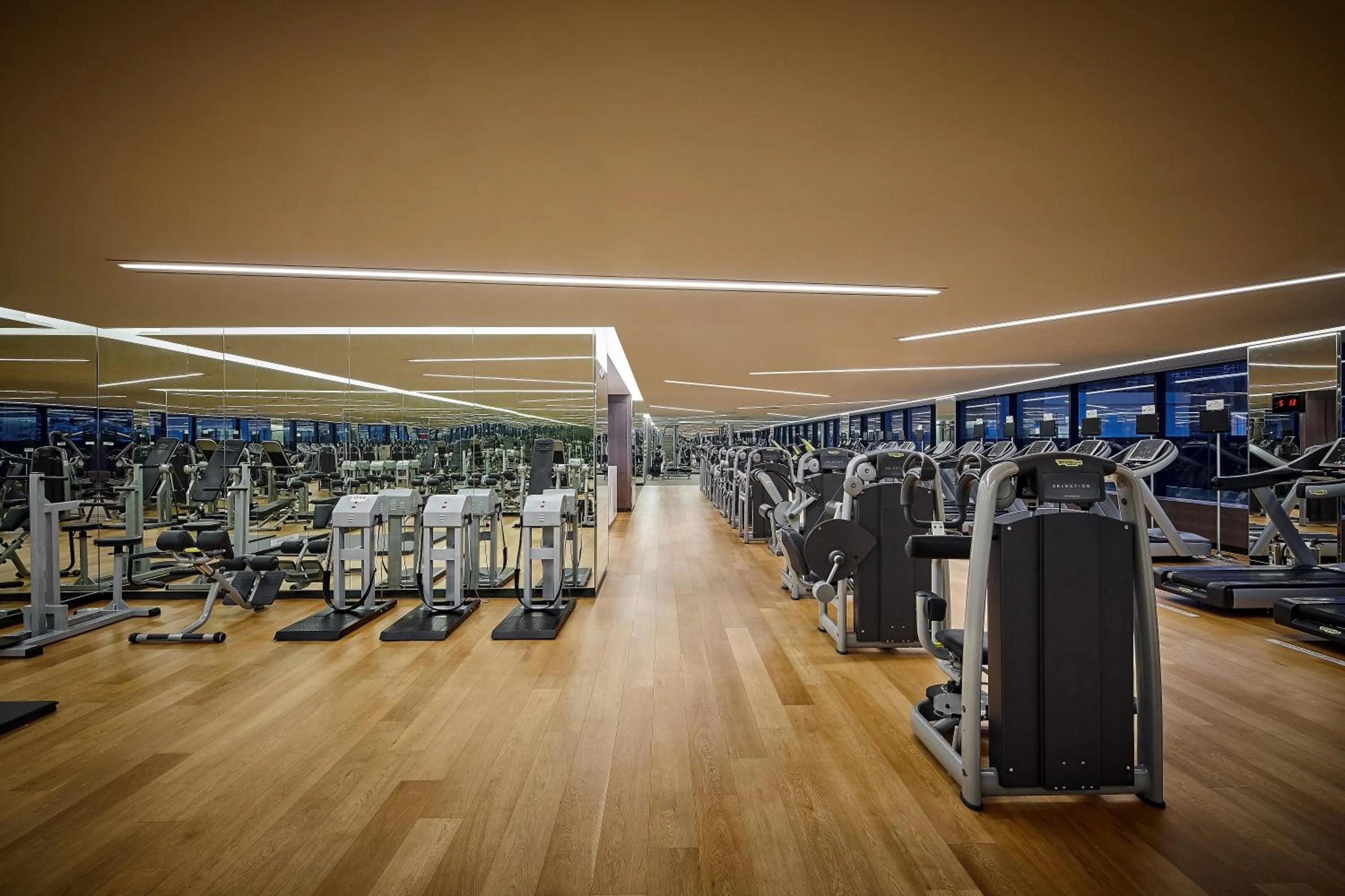 Fitness centre/facilities in Lotte Hotel Busan