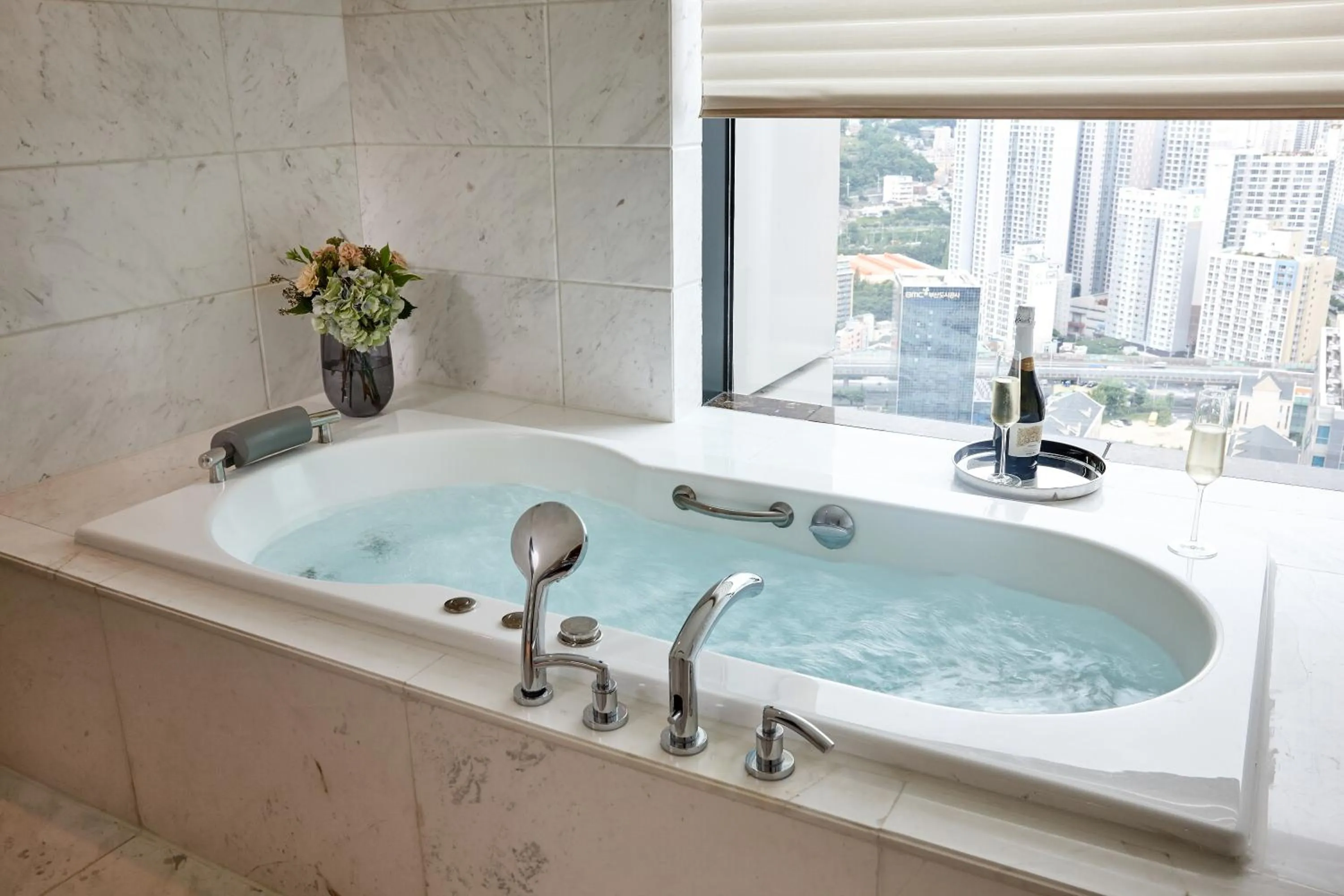 Hot Tub in Lotte Hotel Busan