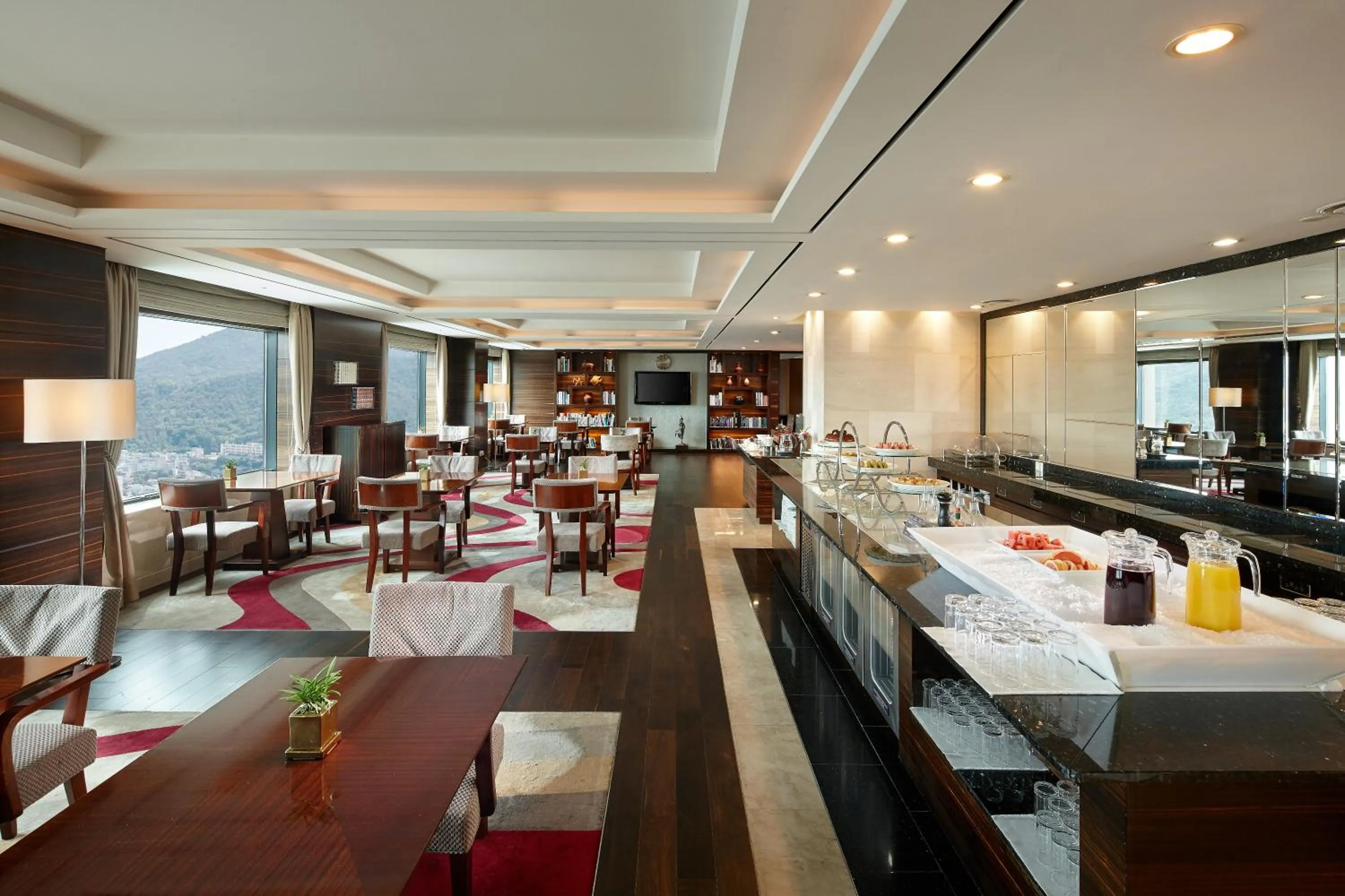Lounge or bar in Lotte Hotel Busan