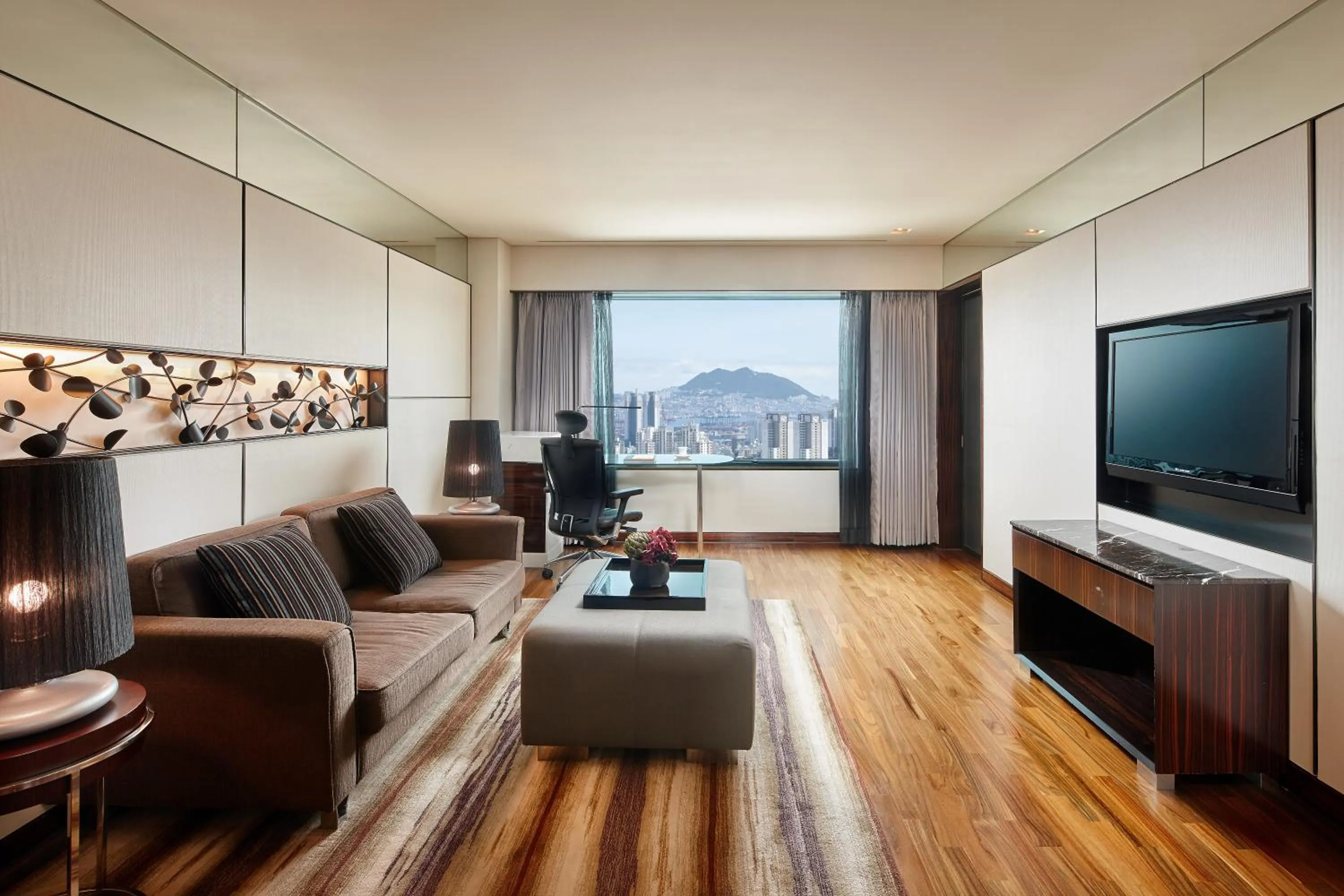 TV and multimedia in Lotte Hotel Busan