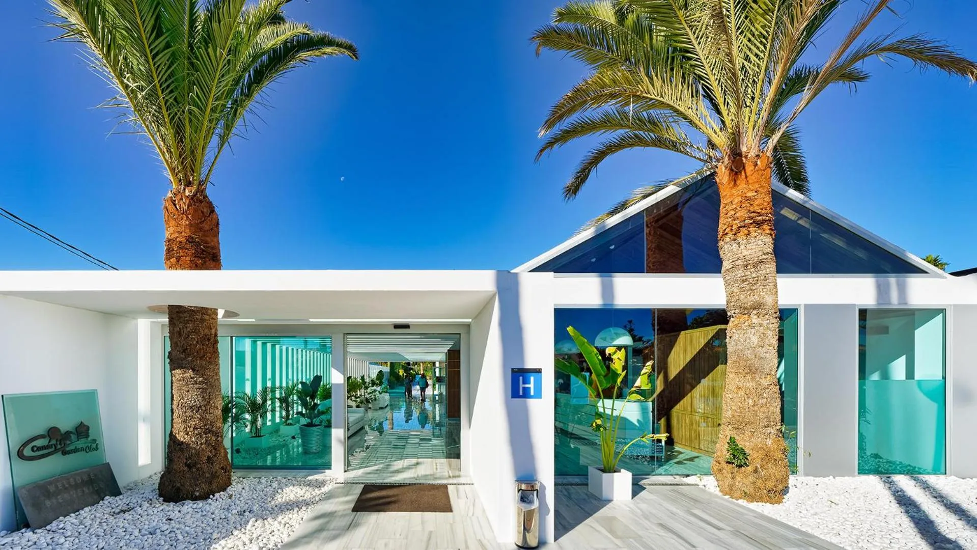 Facade/entrance in Canary Garden Club