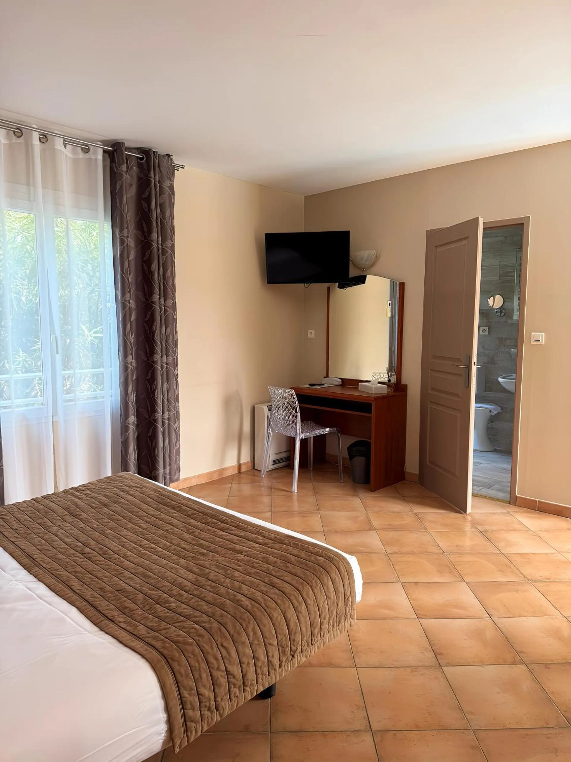 Bed in Hôtel Thalassa