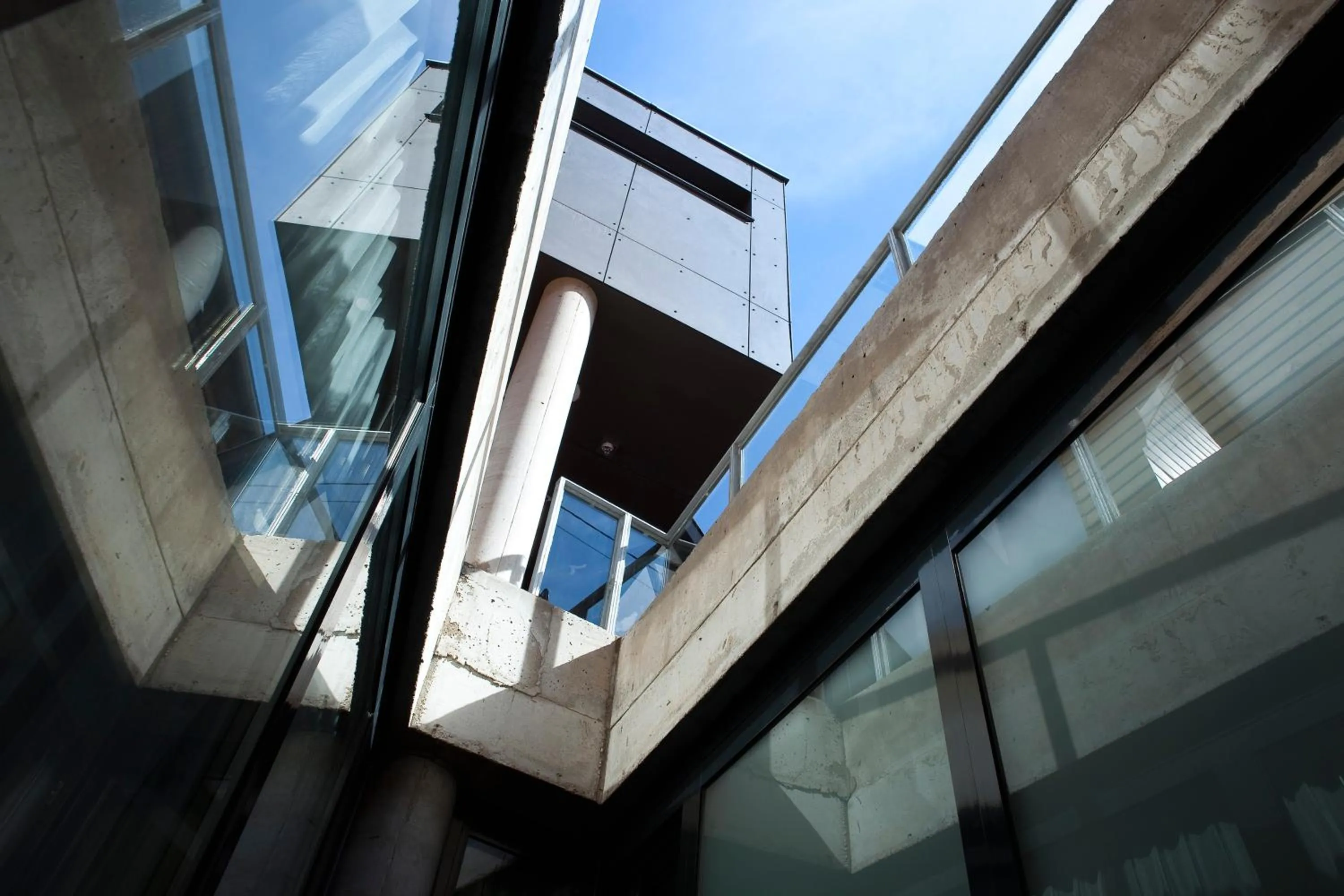 Facade/entrance in Hotel Le Pavillon 7