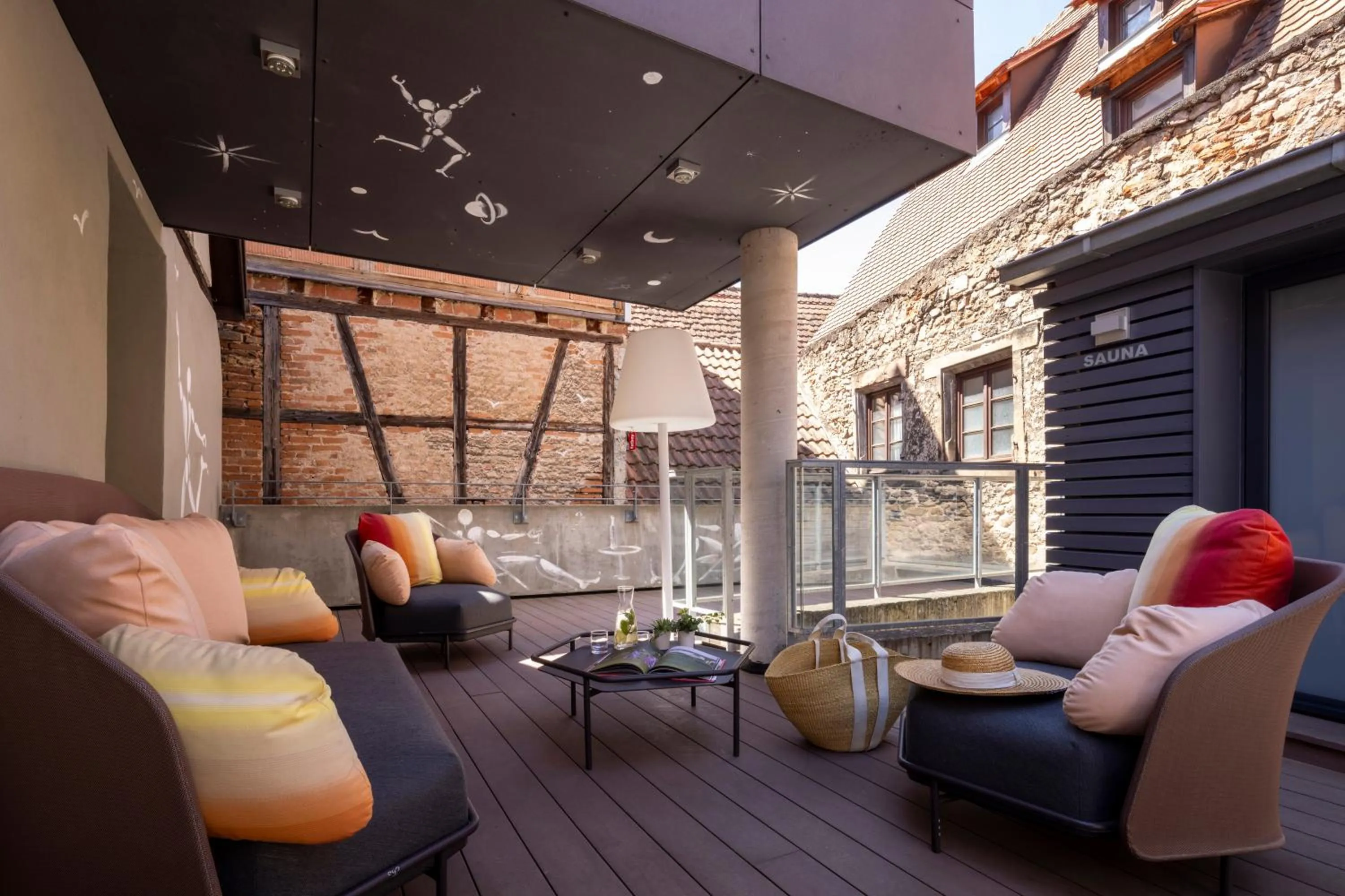 Patio in Hotel Le Pavillon 7