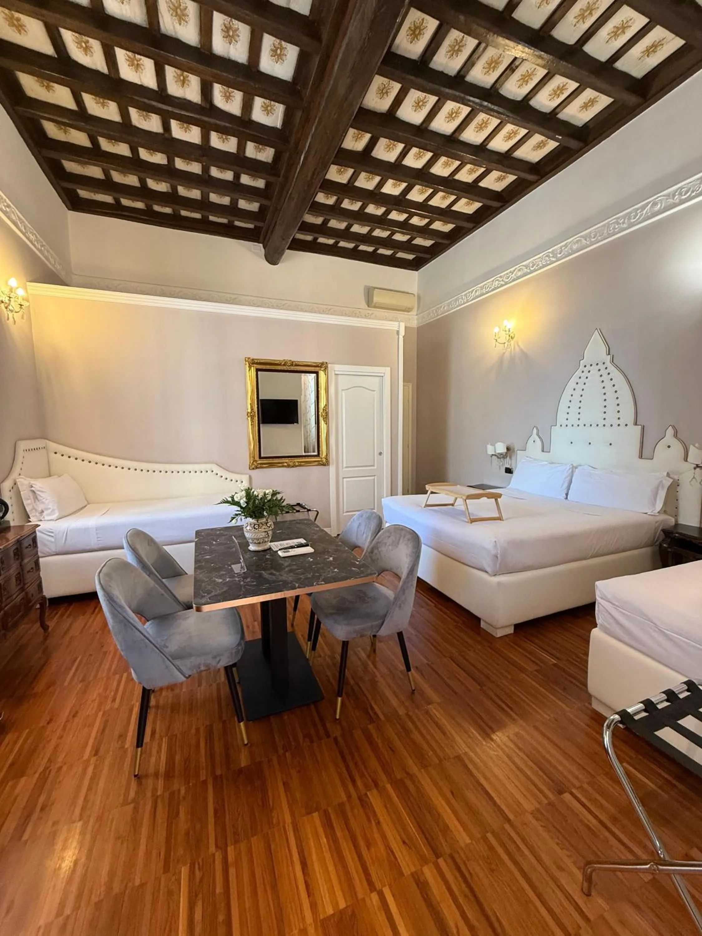 Bedroom, Bed in I TRE MOSCHETTIERI - D'ARTAGNAN Luxury Guest House