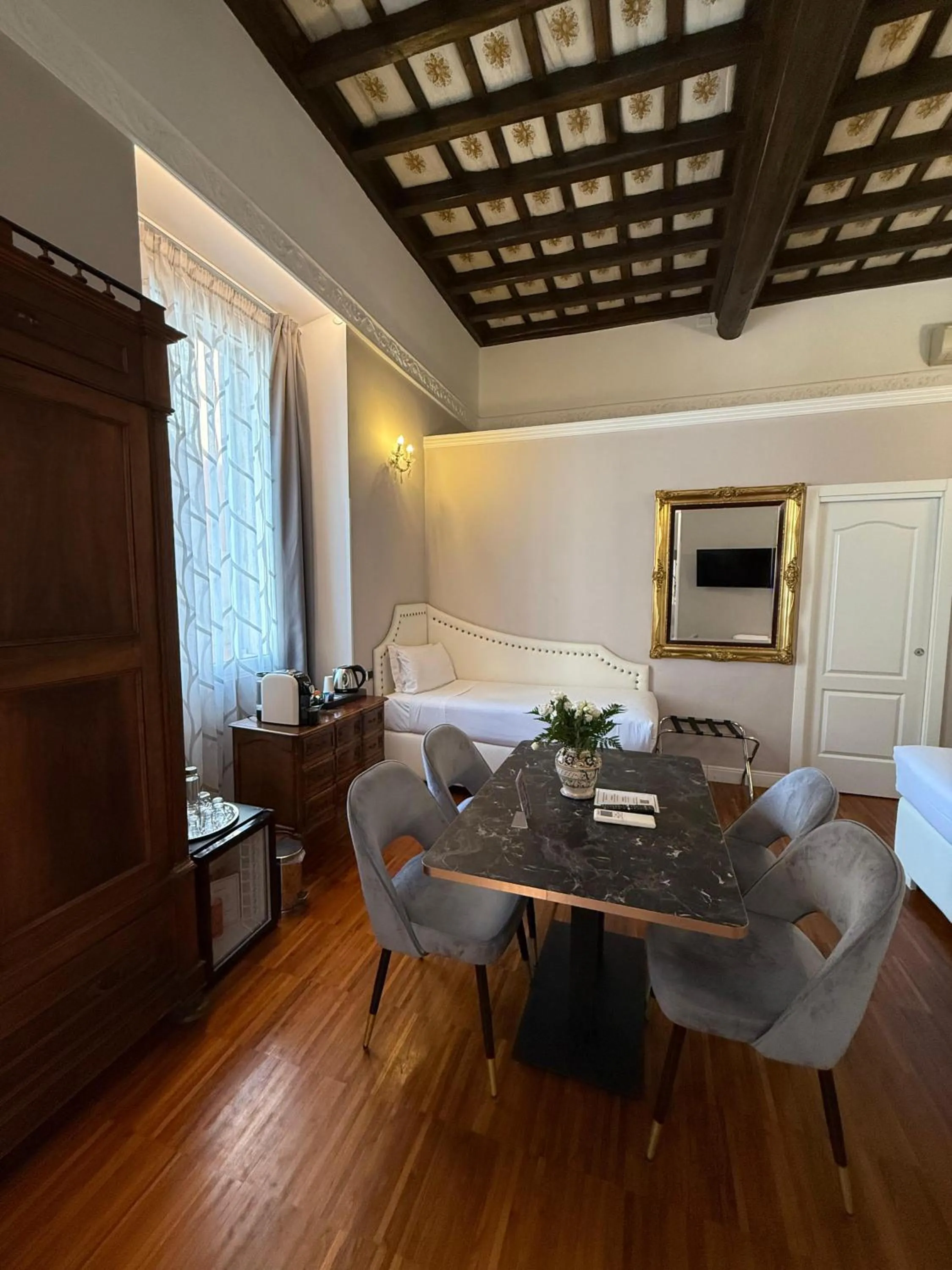 Bedroom, Bed in I TRE MOSCHETTIERI - D'ARTAGNAN Luxury Guest House