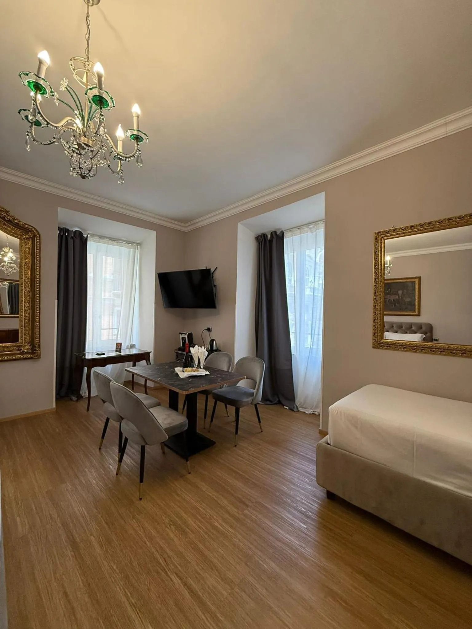 TV and multimedia, Bed in I TRE MOSCHETTIERI - D'ARTAGNAN Luxury Guest House