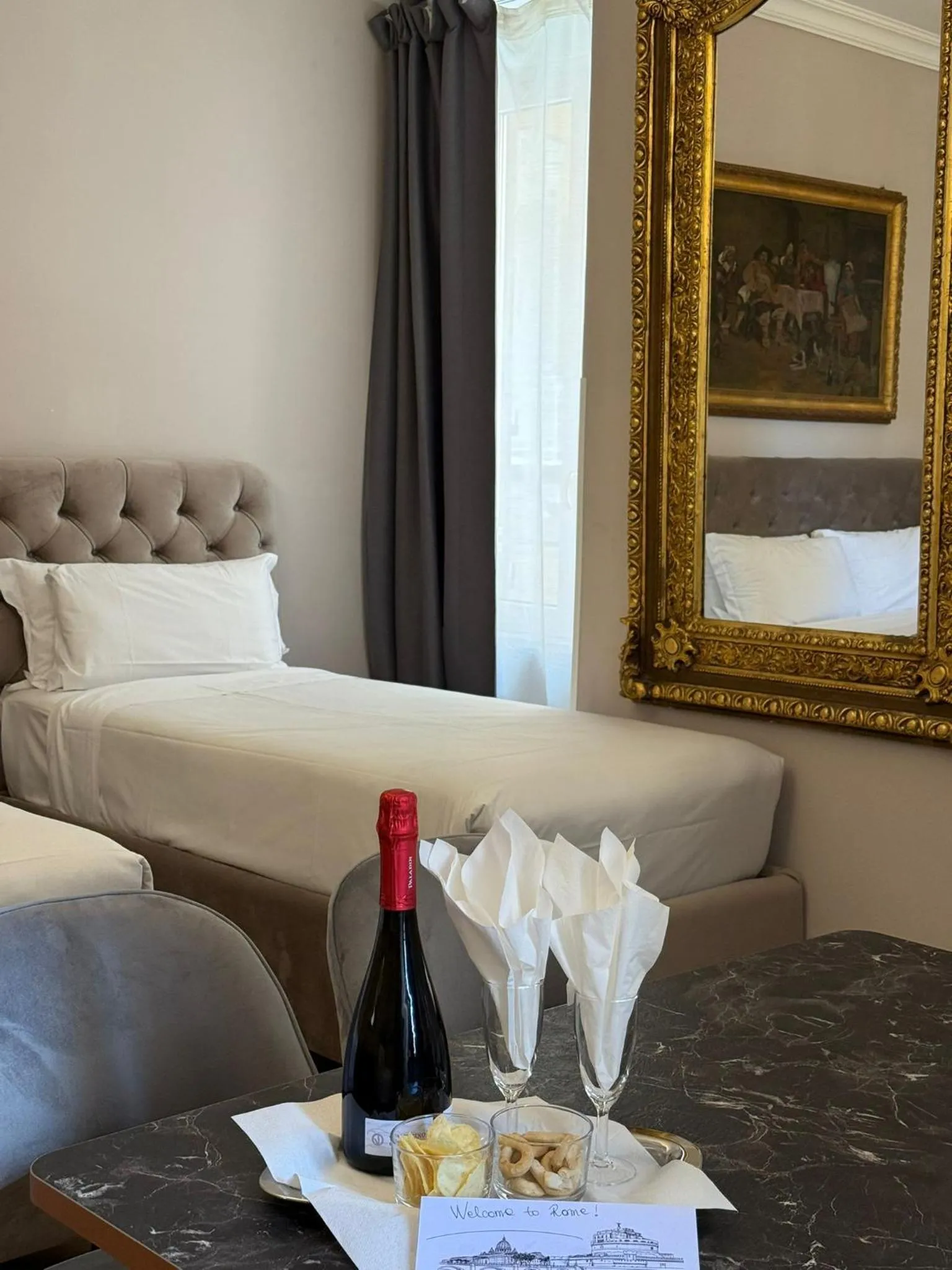 Bed in I TRE MOSCHETTIERI - D'ARTAGNAN Luxury Guest House