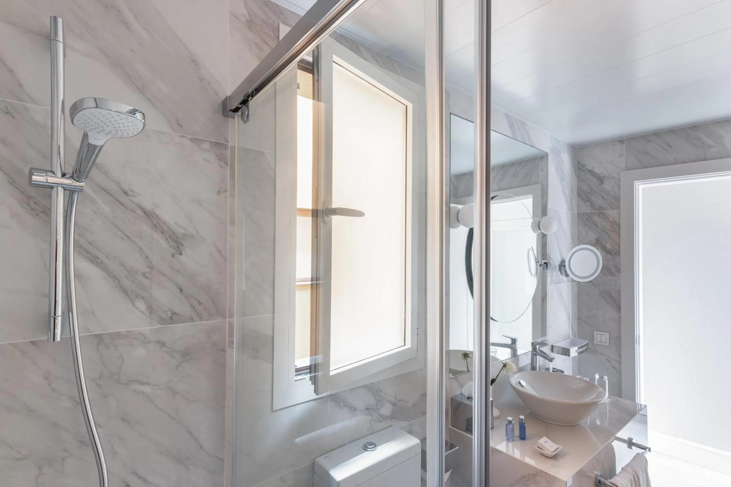 Bathroom in Suites Center Barcelona