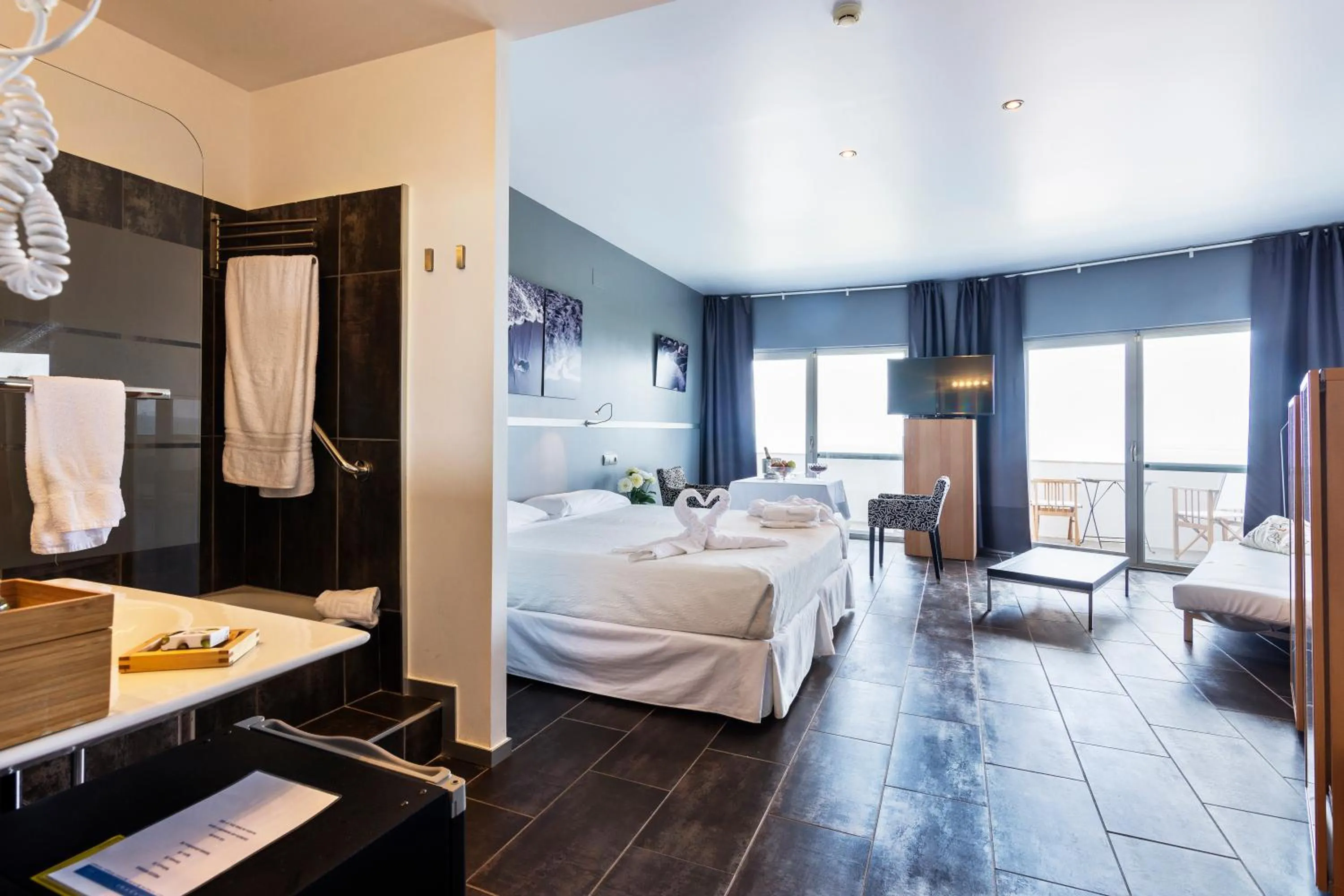 Photo of the whole room, Bed in Mazagonia