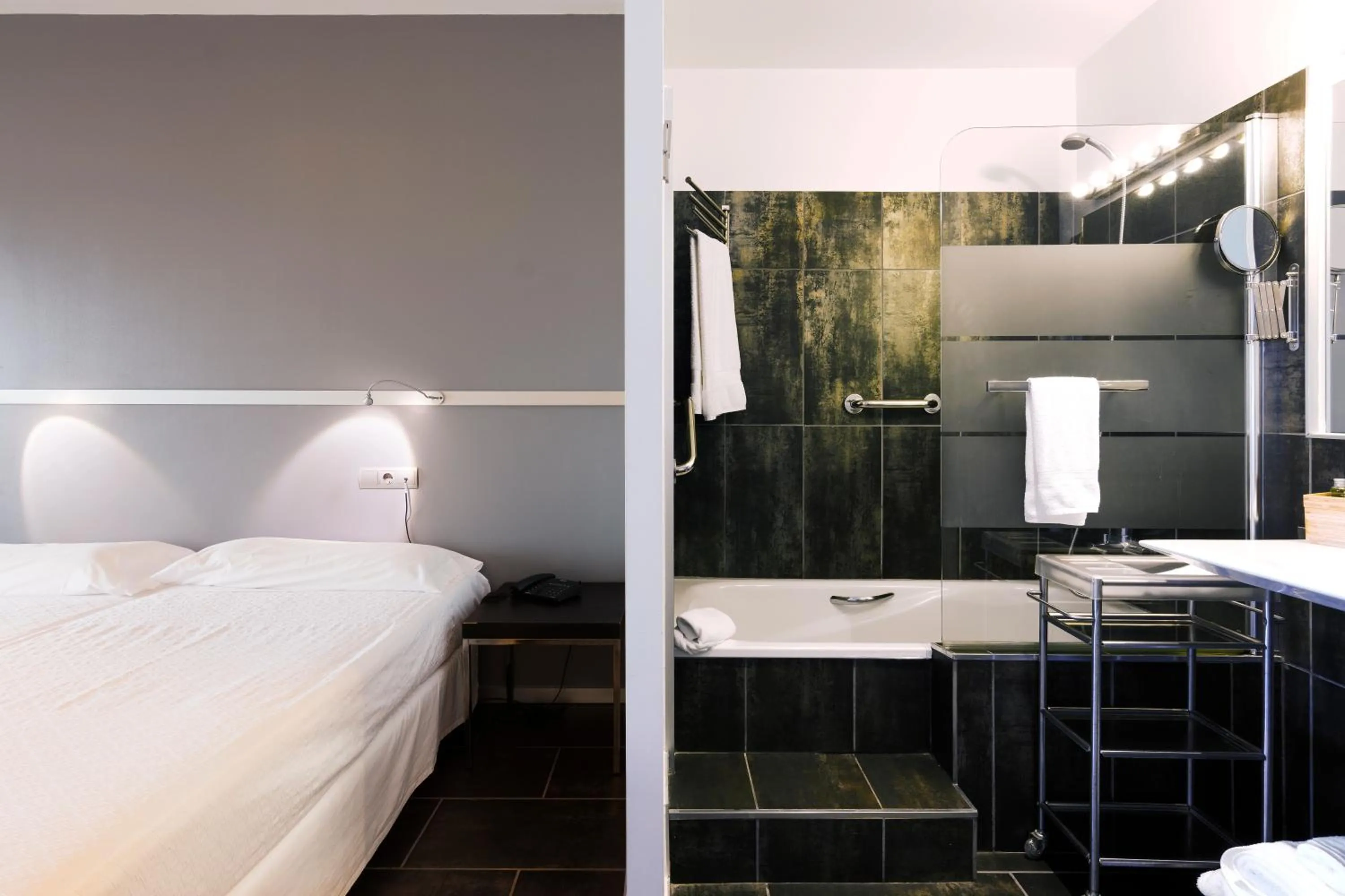 Bathroom, Bed in Mazagonia