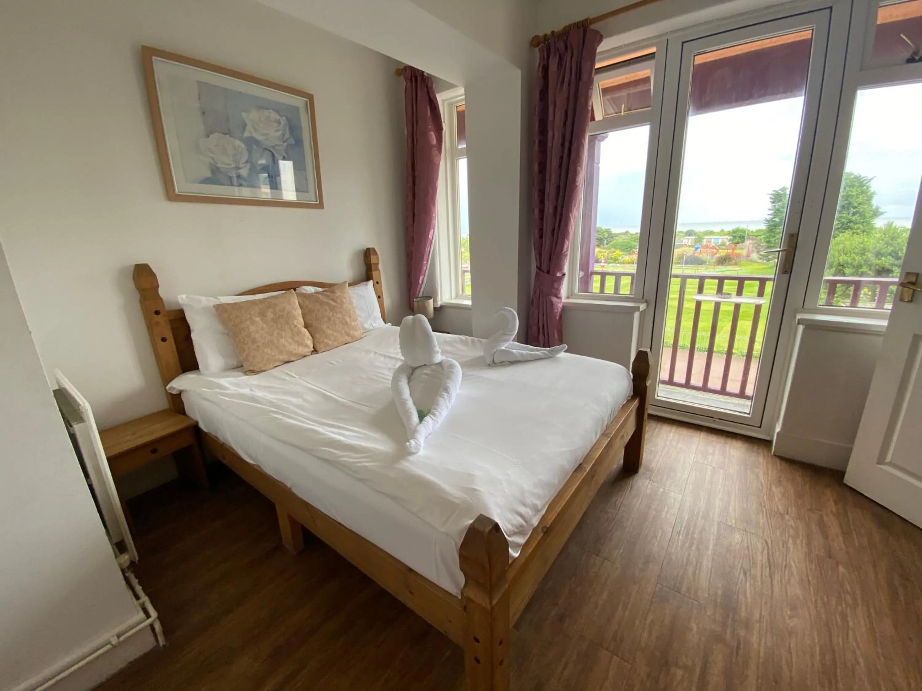 Photo of the whole room, Bed in The Grand Hotel